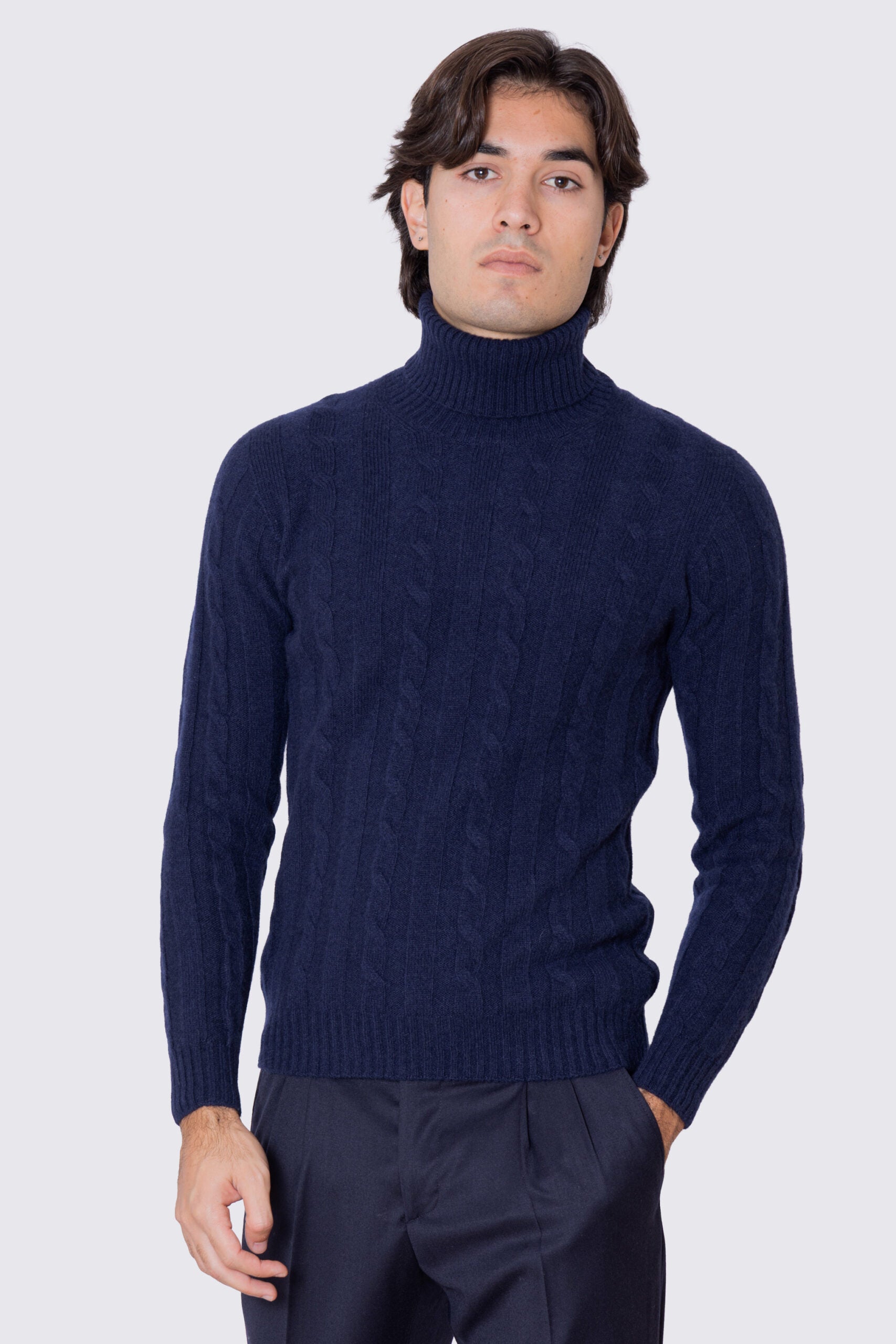 Dolcevita Blu in lana grossa e cashmere con treccia costruzione tubolare senza cuciture rifinito a mano Finezza 7