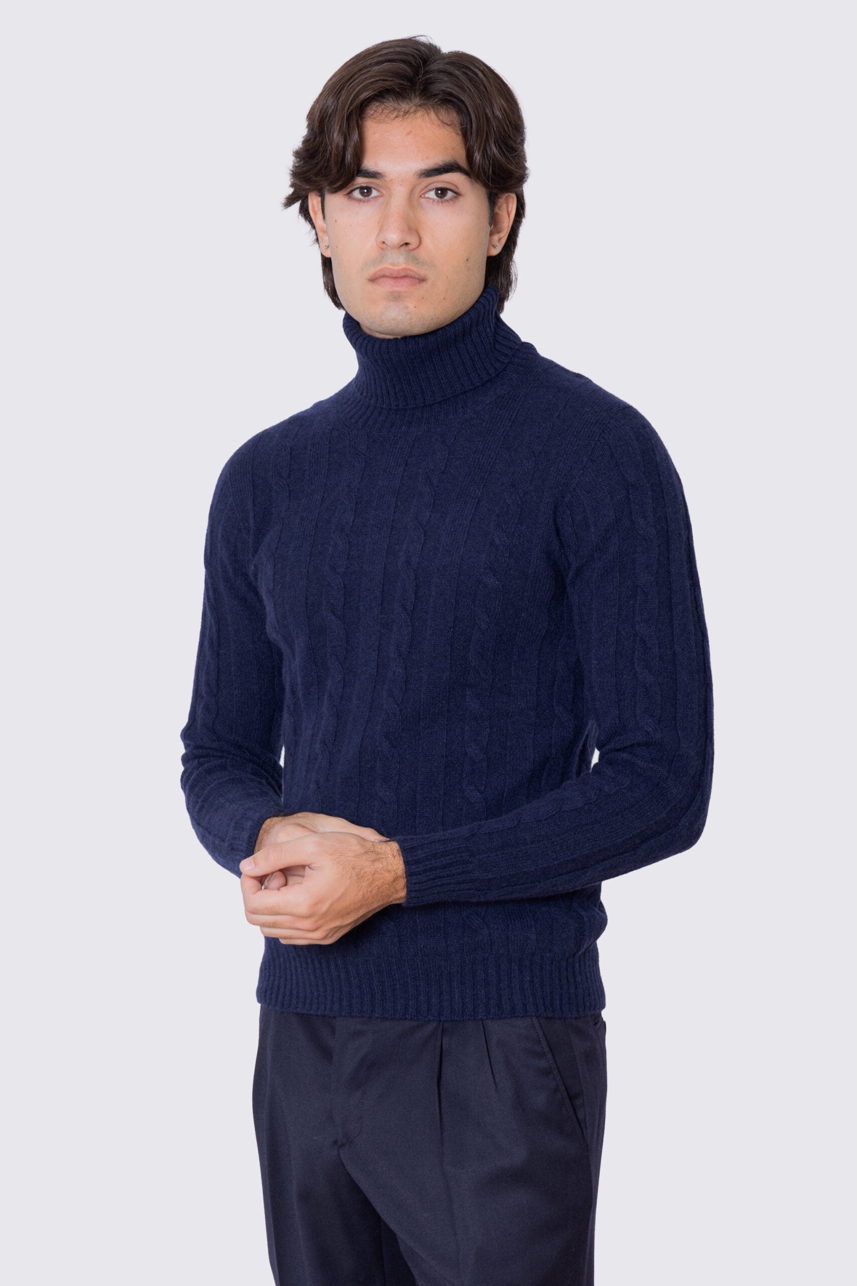 Dolcevita Blu in lana grossa e cashmere con treccia costruzione tubolare senza cuciture rifinito a mano Finezza 7