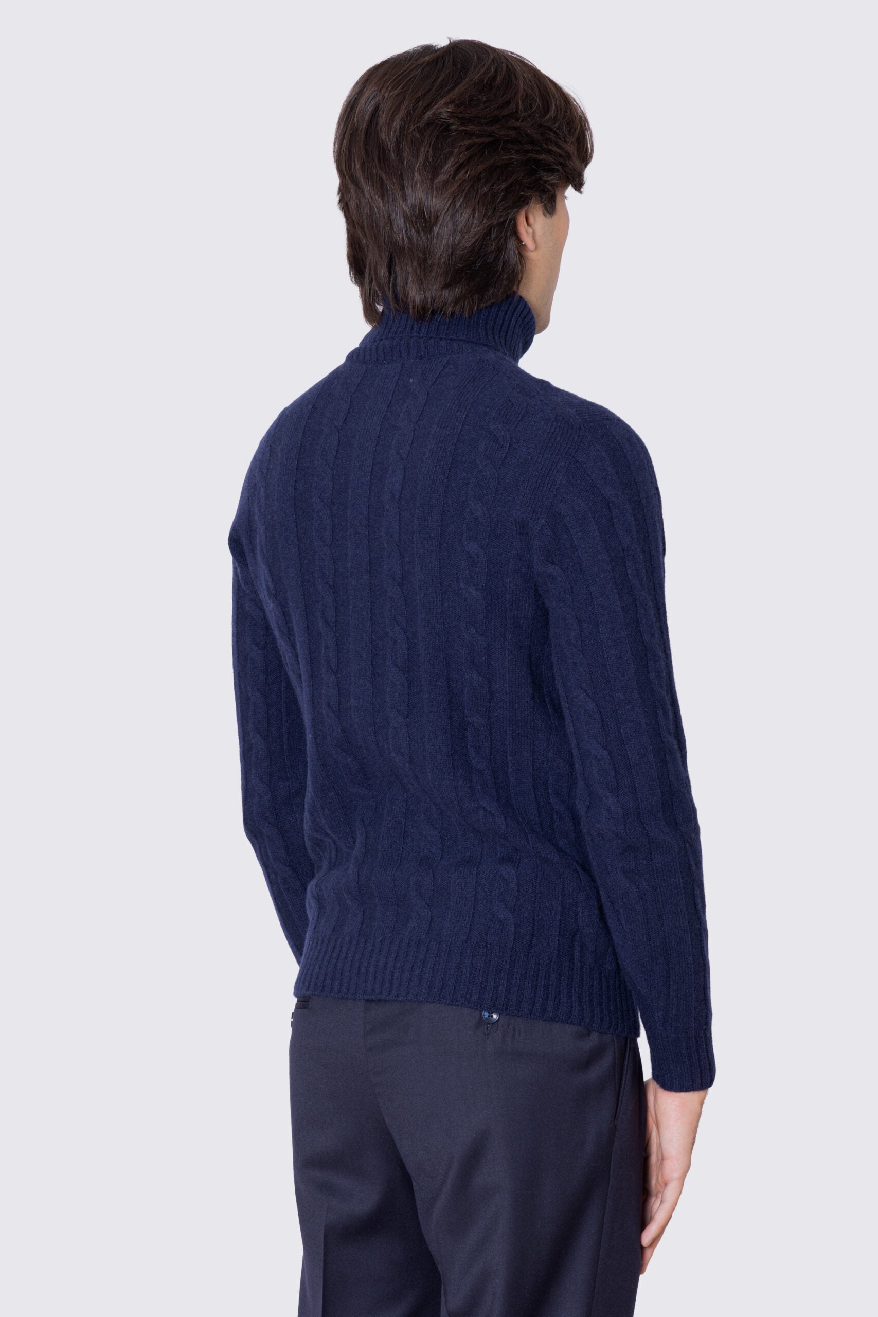 Dolcevita Blu in lana grossa e cashmere con treccia costruzione tubolare senza cuciture rifinito a mano Finezza 7