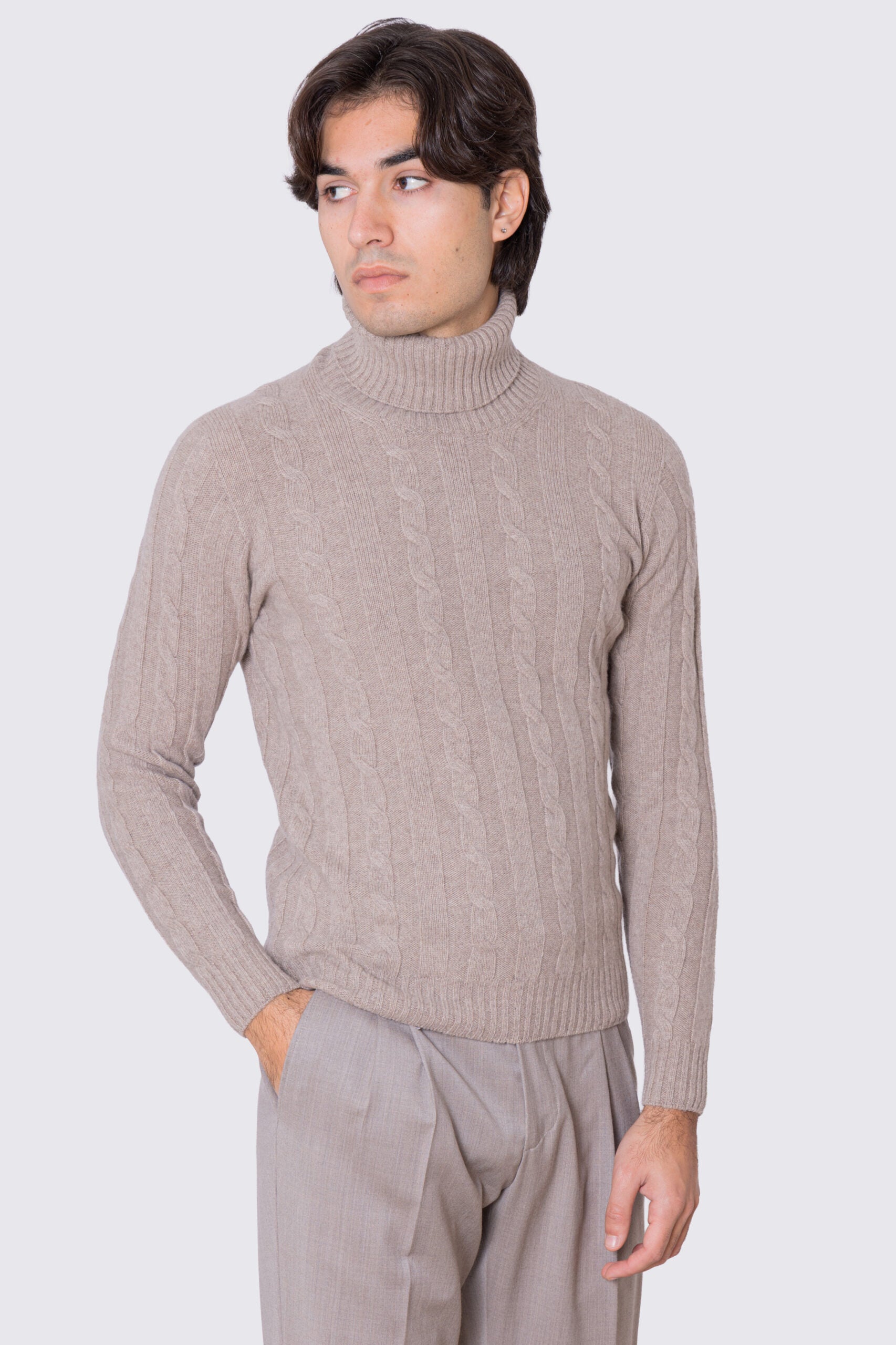 Dolcevita Beige in lana grossa e cashmere con treccia costruzione tubolare senza cuciture rifinito a mano Finezza 7