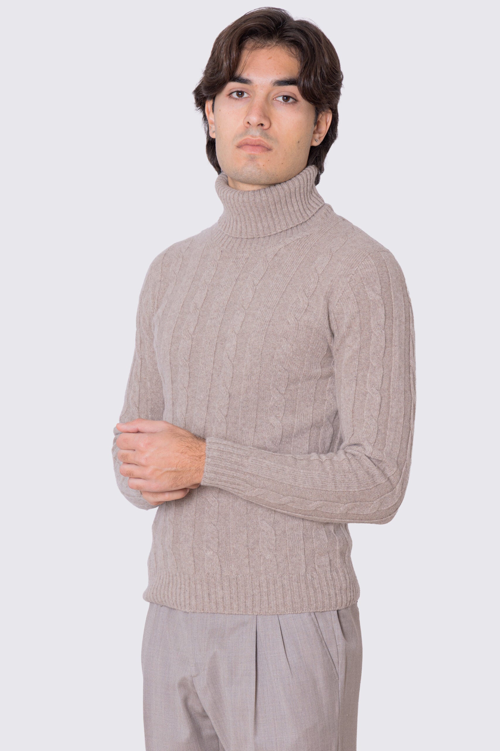 Dolcevita Beige in lana grossa e cashmere con treccia costruzione tubolare senza cuciture rifinito a mano Finezza 7