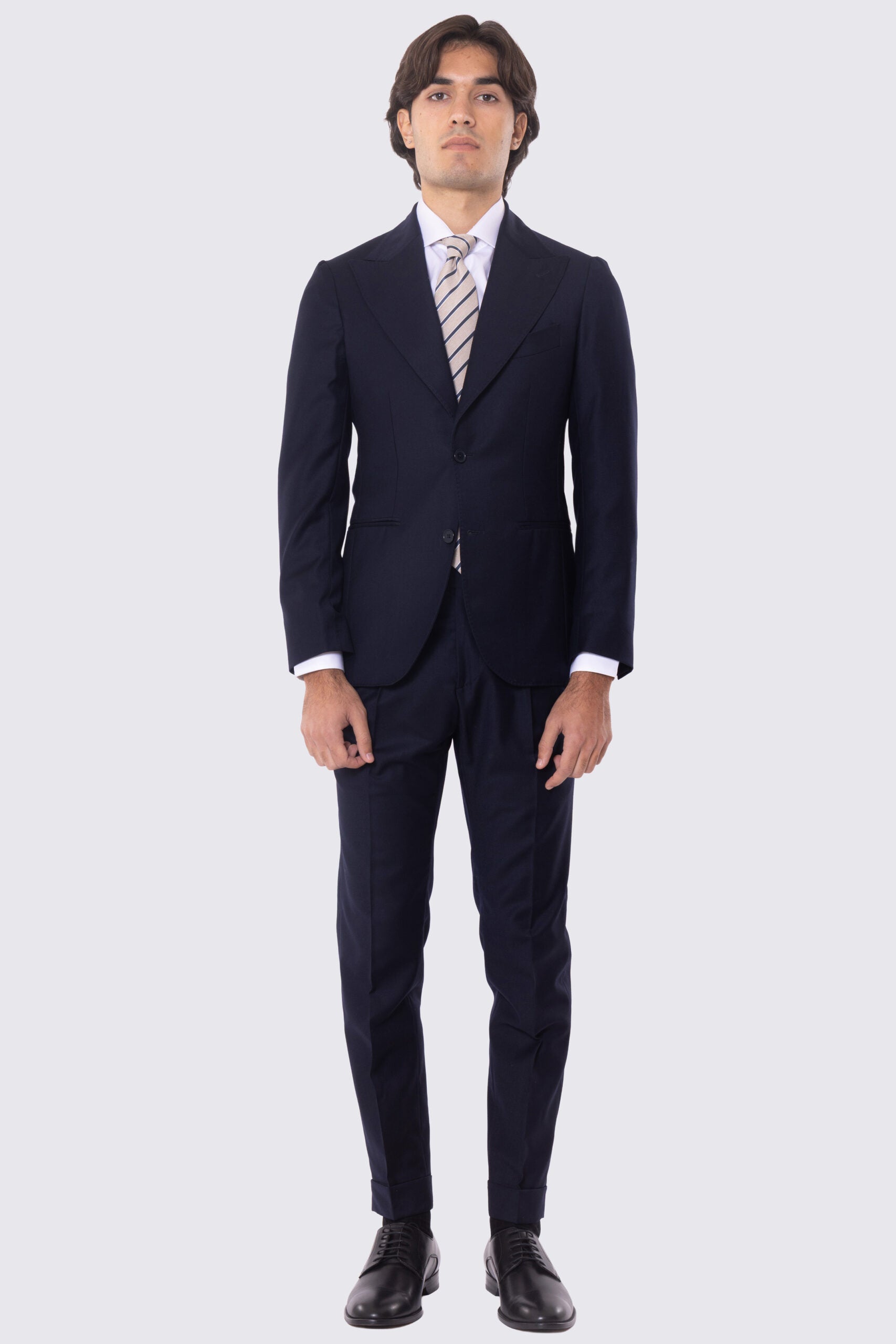 Abito blu notte con giacca monopetto rever a lancia tasche a filo e pantalone vita alta doppia pinces e risvolto 5cm 100% lana Flanella Carillo Drapers