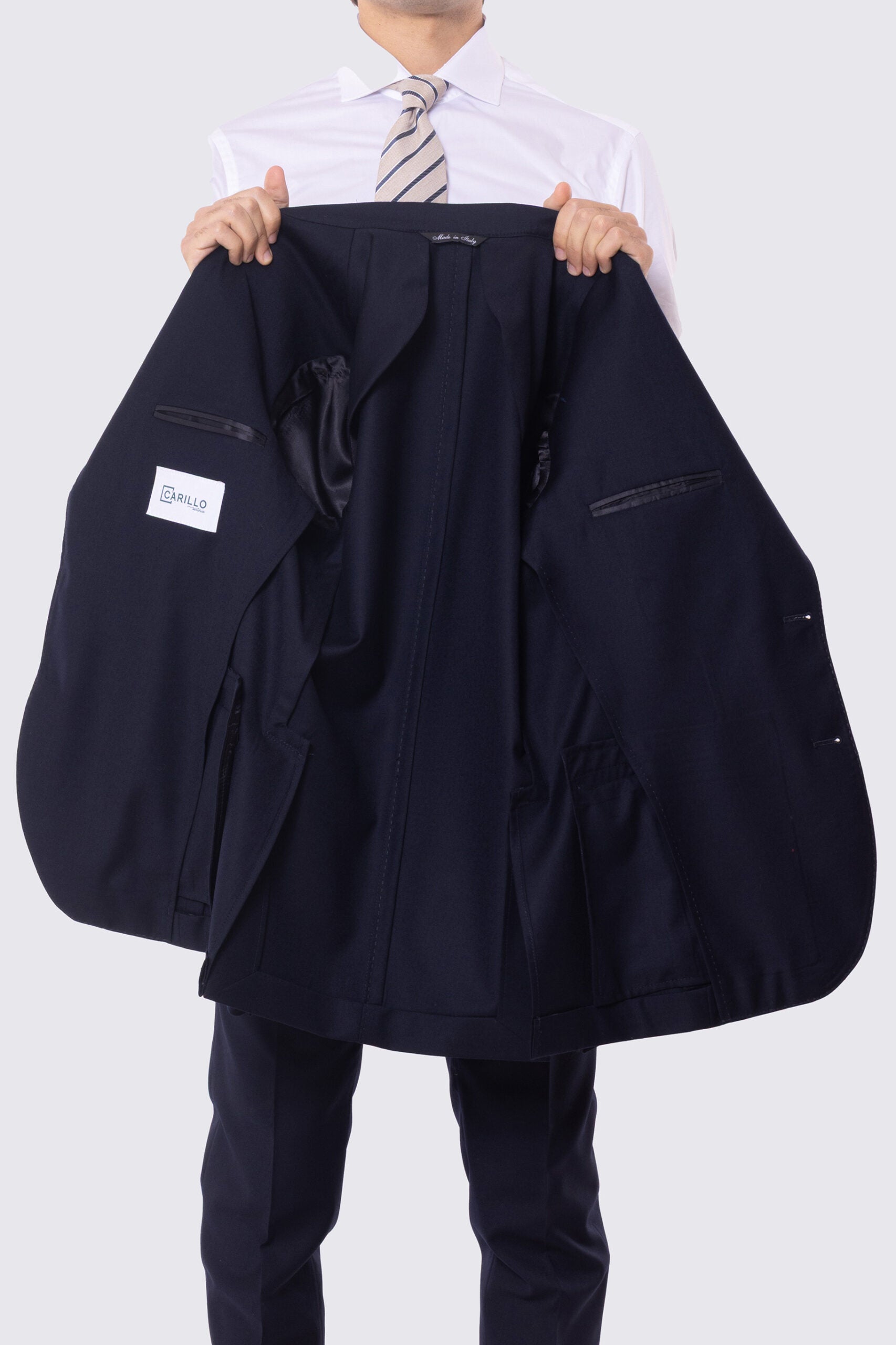 Abito blu notte con giacca monopetto rever a lancia tasche a filo e pantalone vita alta doppia pinces e risvolto 5cm 100% lana Flanella Carillo Drapers