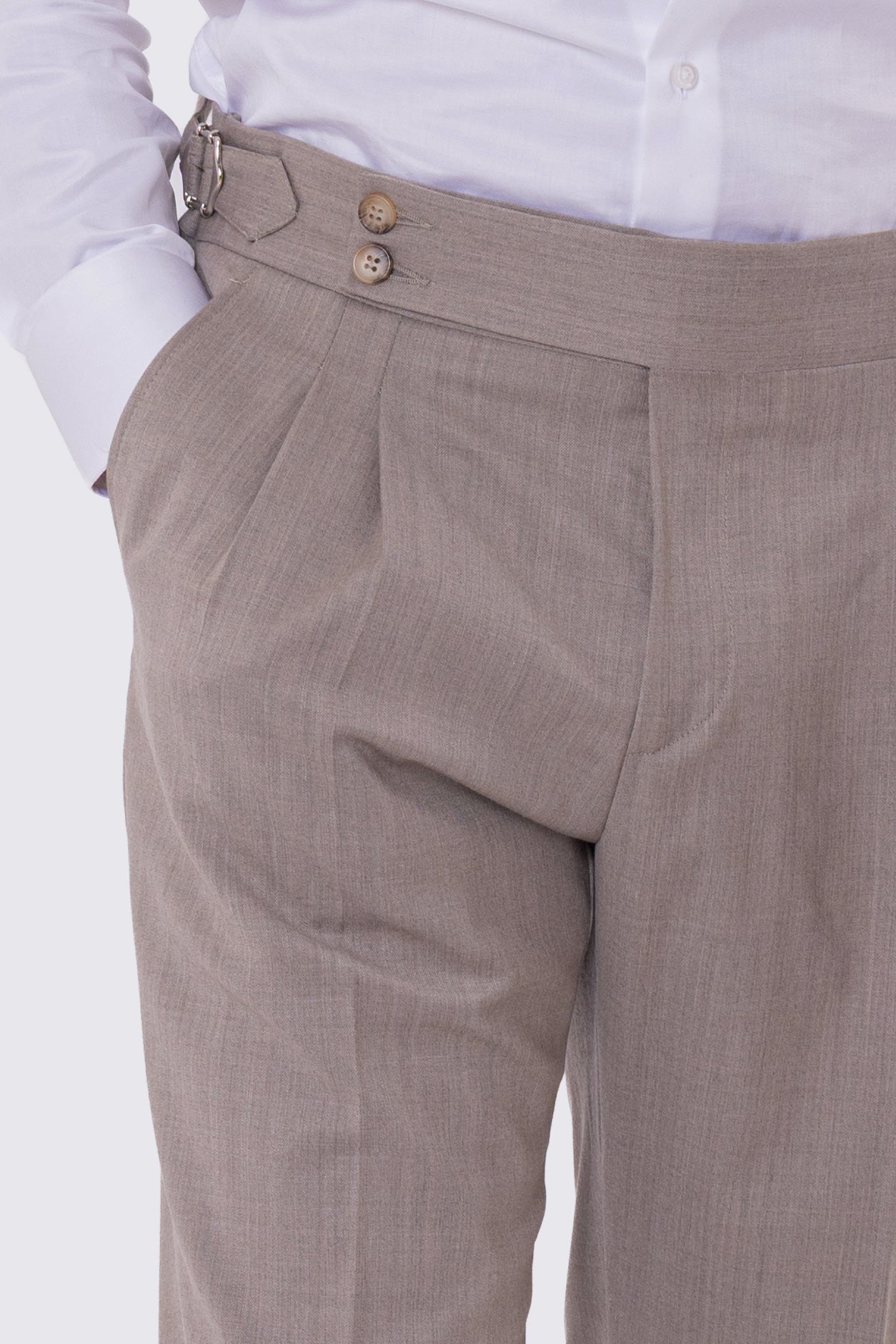 Pantalone uomo Tortora vita alta con fibbie laterali e doppia pinces tasca america in lana flanella mista 290gr invernale risvolto 5cm made in italy