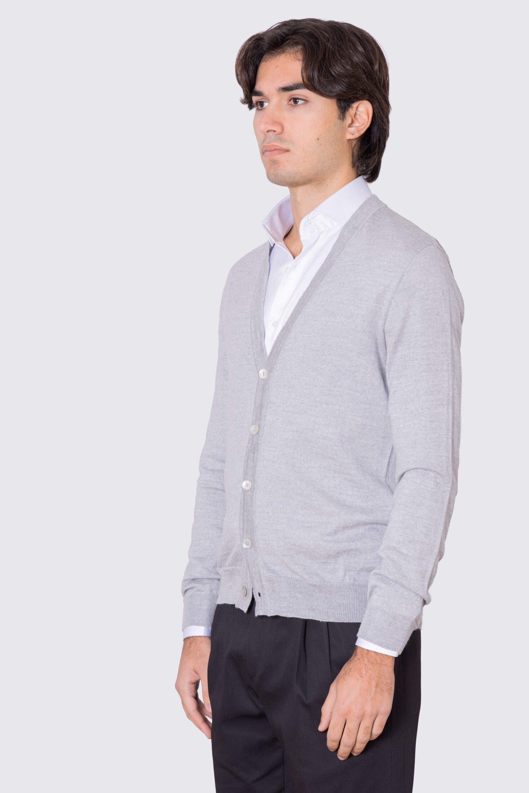 Cardigan Grigio scollo a v in lana merinos 100% costruzione tubolare senza cuciture rifinito a mano tinta unita con elastici sulle maniche e sul fondo Finezza 12