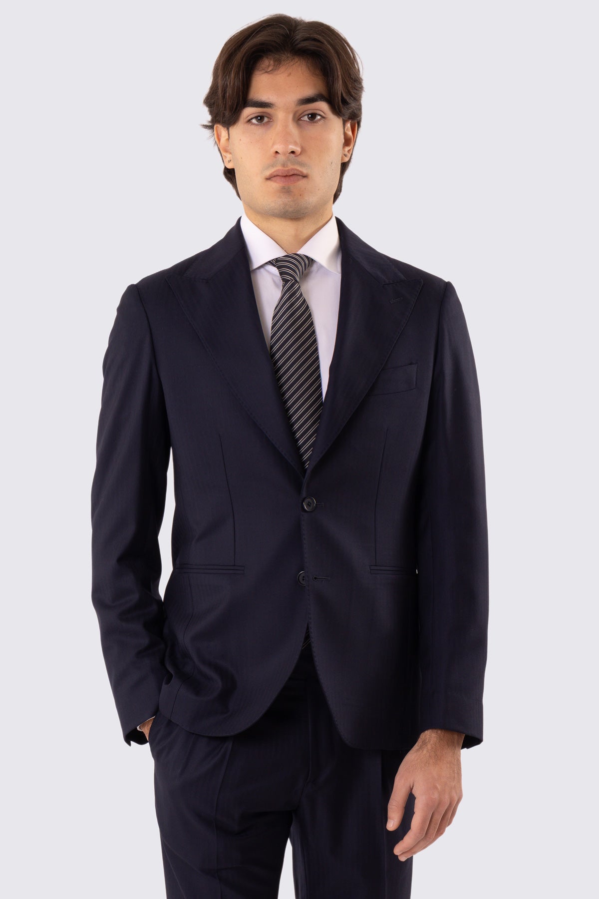 Abito uomo Monopetto Blu spigato fresco lana super 150's Tessuti in esclusiva Sartoria Carillo completamente sfoderato con Rever a lancia e tasche a filetto