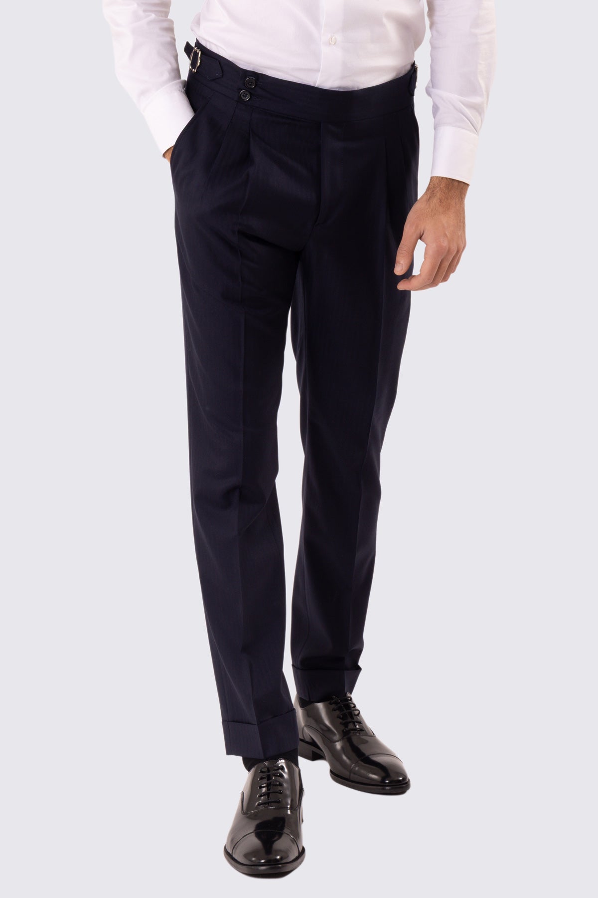 Abito uomo Monopetto Blu spigato fresco lana super 150's Tessuti in esclusiva Sartoria Carillo completamente sfoderato con Rever a lancia e tasche a filetto