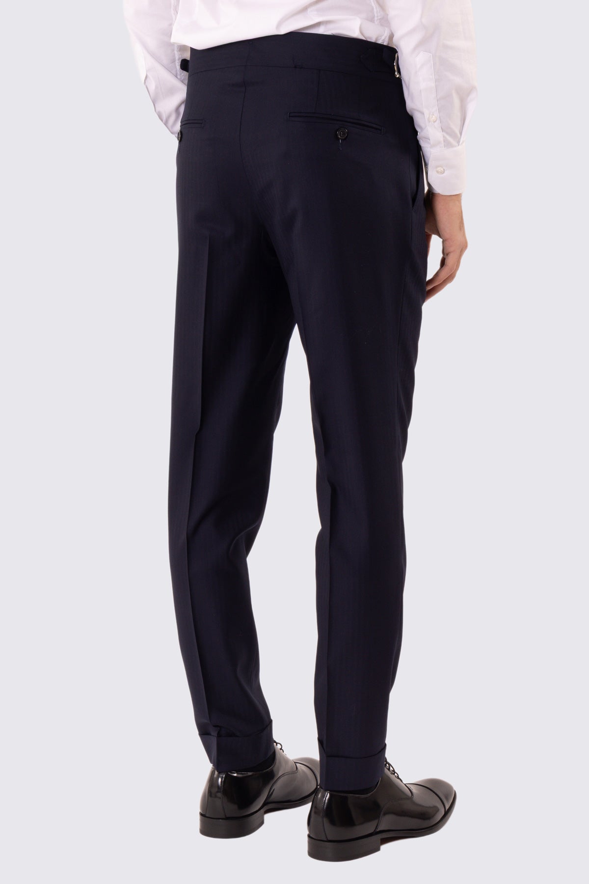 Abito uomo Monopetto Blu spigato fresco lana super 150's Tessuti in esclusiva Sartoria Carillo completamente sfoderato con Rever a lancia e tasche a filetto