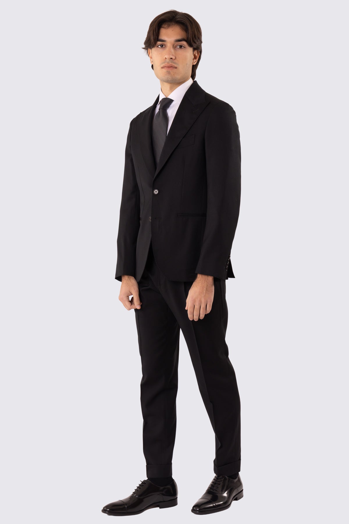 Abito uomo Monopetto nero fresco lana super 110's Tessuti in esclusiva Sartoria Carillo completamente sfoderato con Rever a lancia e tasche a filetto