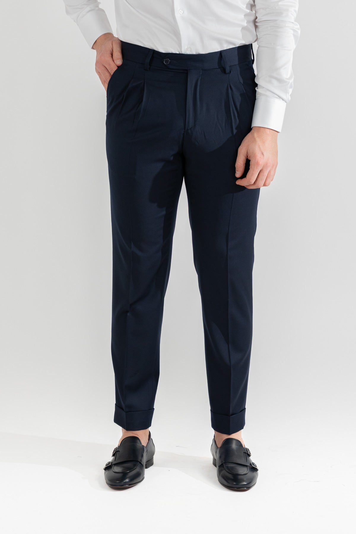 Pantalone blu navy con passanti uomo  in fresco lana super 110's Tessuti in esclusiva Sartoria Carillo  vita alta doppia pinces e risvolto 5cm