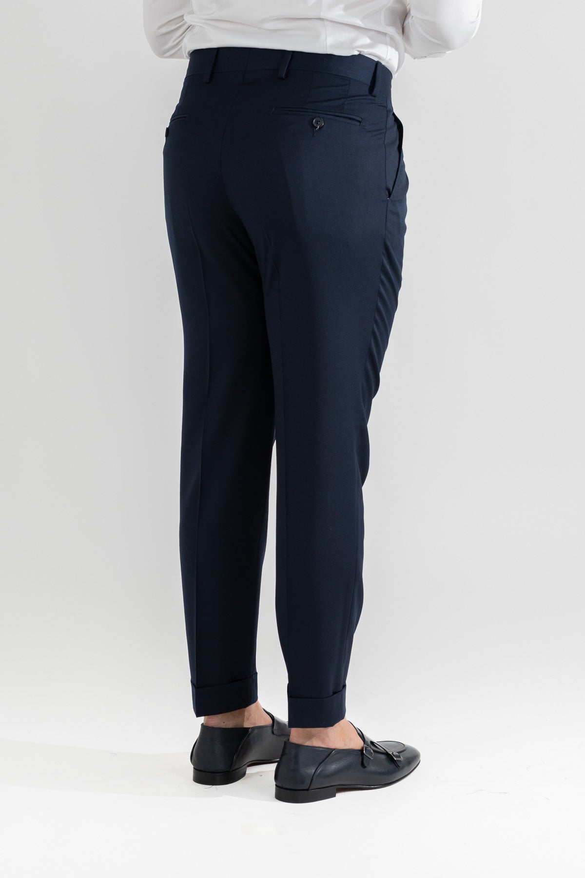 Pantalone blu navy con passanti uomo  in fresco lana super 110's Tessuti in esclusiva Sartoria Carillo  vita alta doppia pinces e risvolto 5cm