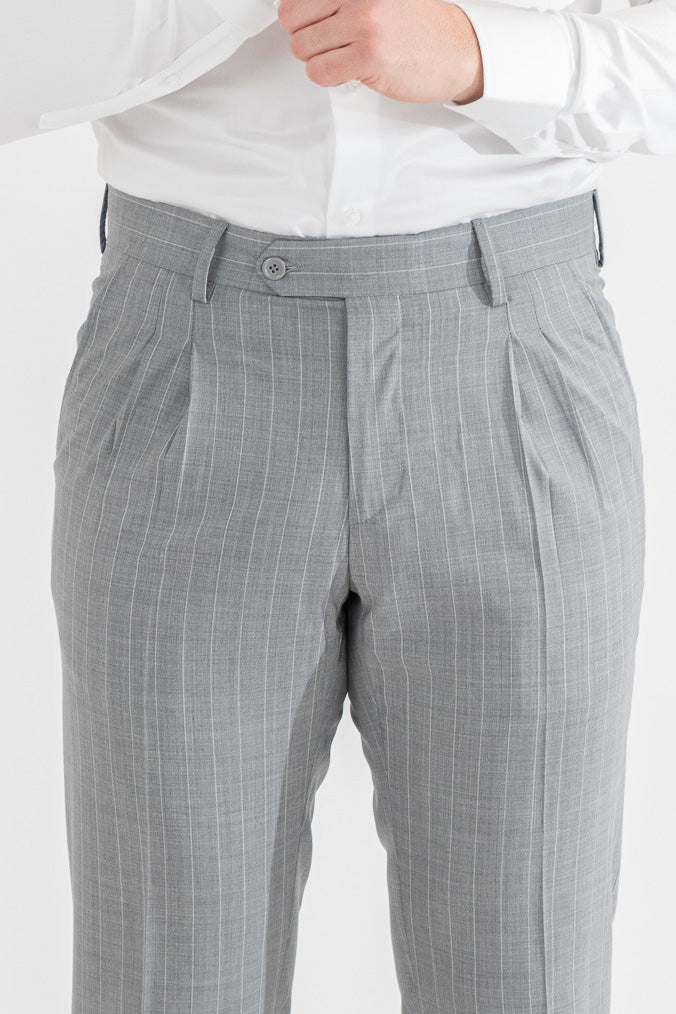 Pantalone con passanti in vita alta doppia pinces e risvolto 5cm, fondo grigio gessato bianco uomo  in fresco lana super 110's Tessuti in esclusiva Sartoria Carillo