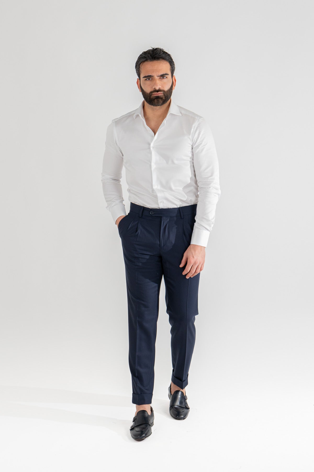 Pantalone spigato blu con passanti in vita alta doppia pinces e risvolto 5cm, uomo  in fresco lana super 150's Tessuti in esclusiva Sartoria Carillo