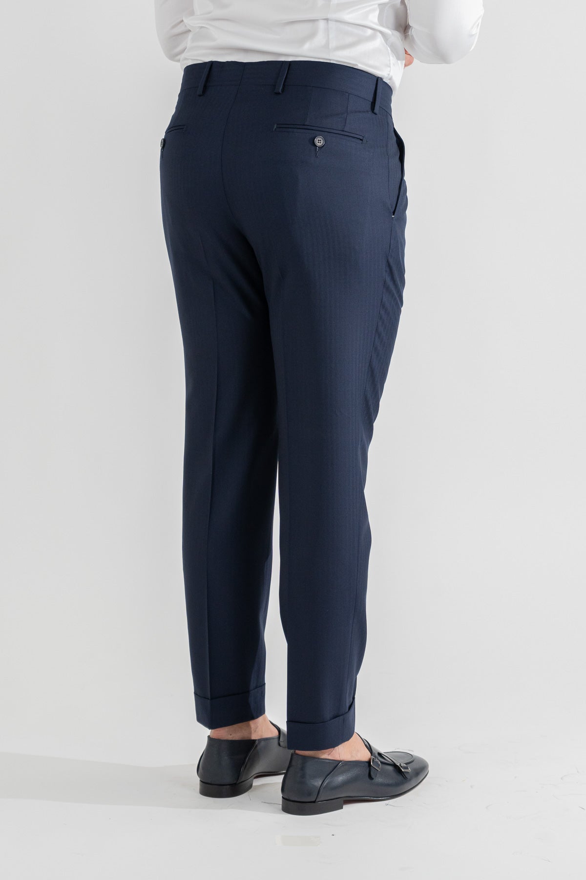 Pantalone spigato blu con passanti in vita alta doppia pinces e risvolto 5cm, uomo  in fresco lana super 150's Tessuti in esclusiva Sartoria Carillo