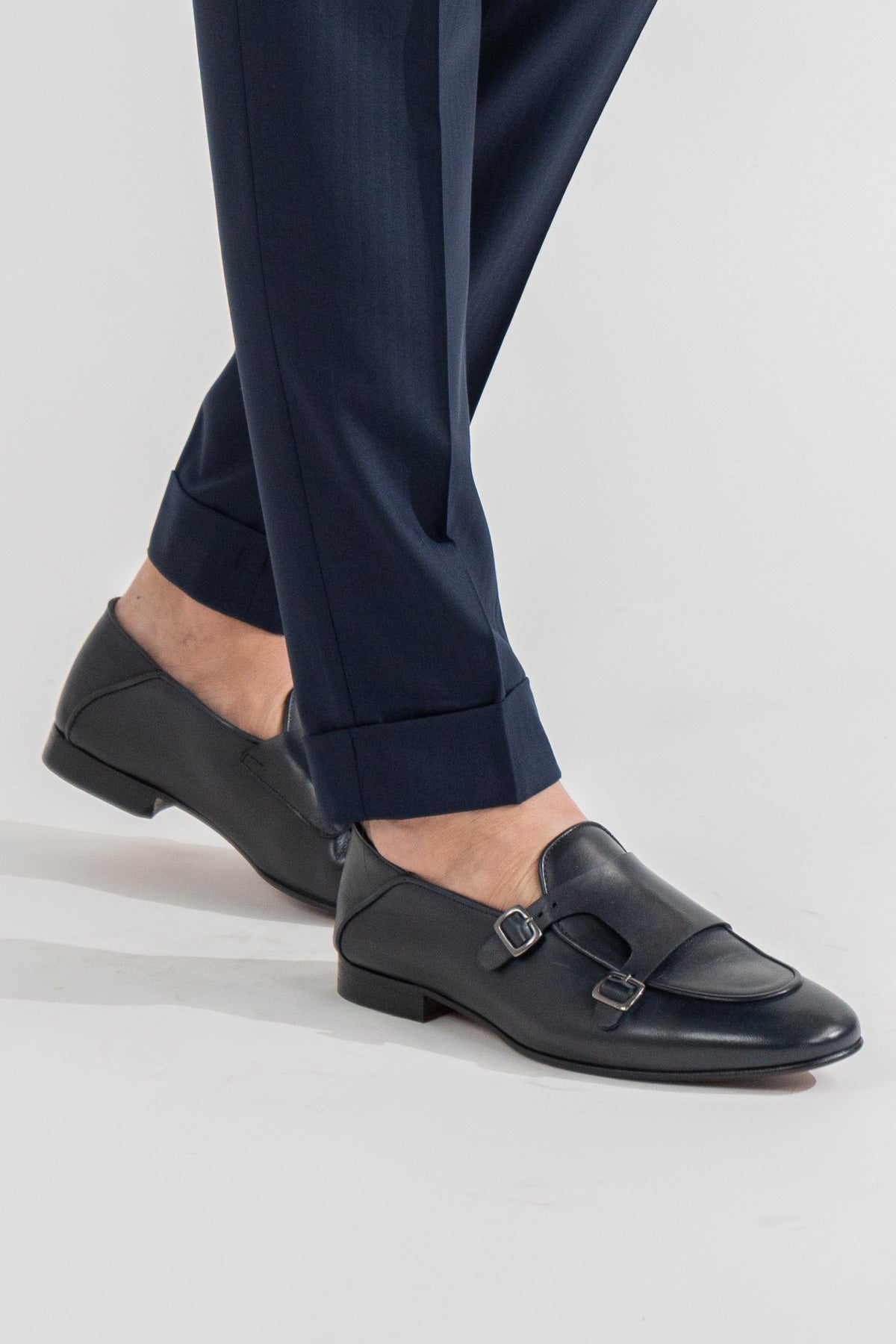 Pantalone spigato blu con passanti in vita alta doppia pinces e risvolto 5cm, uomo  in fresco lana super 150's Tessuti in esclusiva Sartoria Carillo