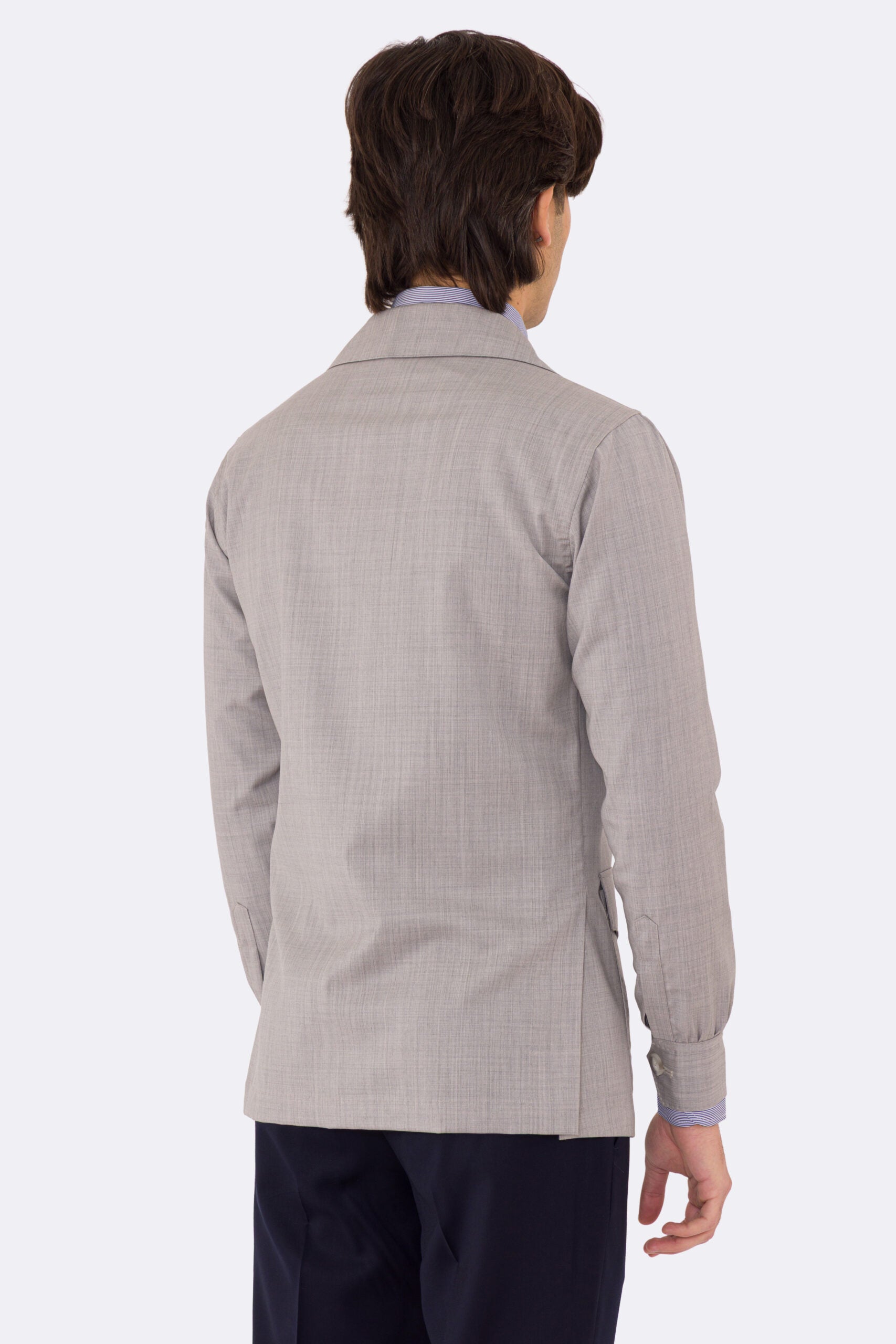 Sahariana grigio chiaro fresco lana Sartoria Carillo tessuti super 110's con tasche a toppa con pattina e soffietto e polso camicia