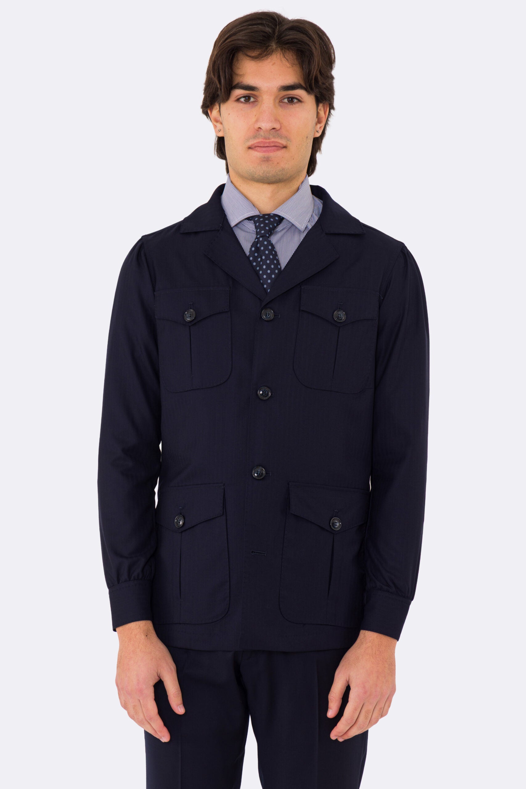 Sahariana spigato blu navy fresco lana Sartoria Carillo tessuti super 150's con tasche a toppa con pattina e soffietto e polso camicia