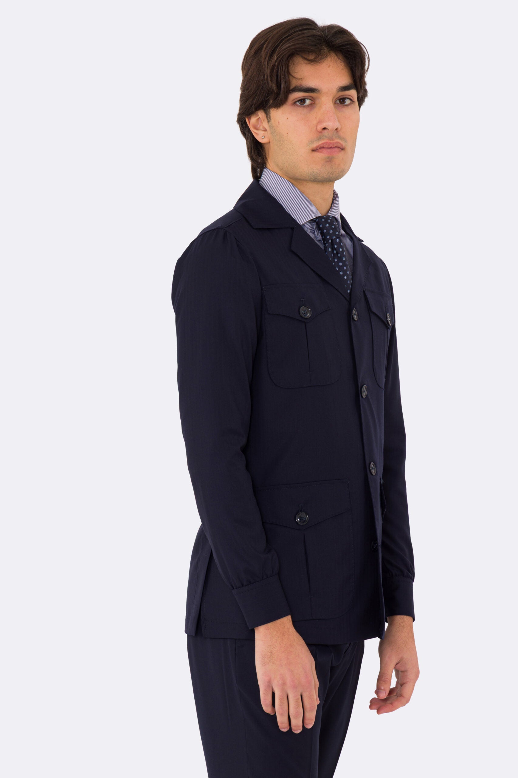 Sahariana spigato blu navy fresco lana Sartoria Carillo tessuti super 150's con tasche a toppa con pattina e soffietto e polso camicia