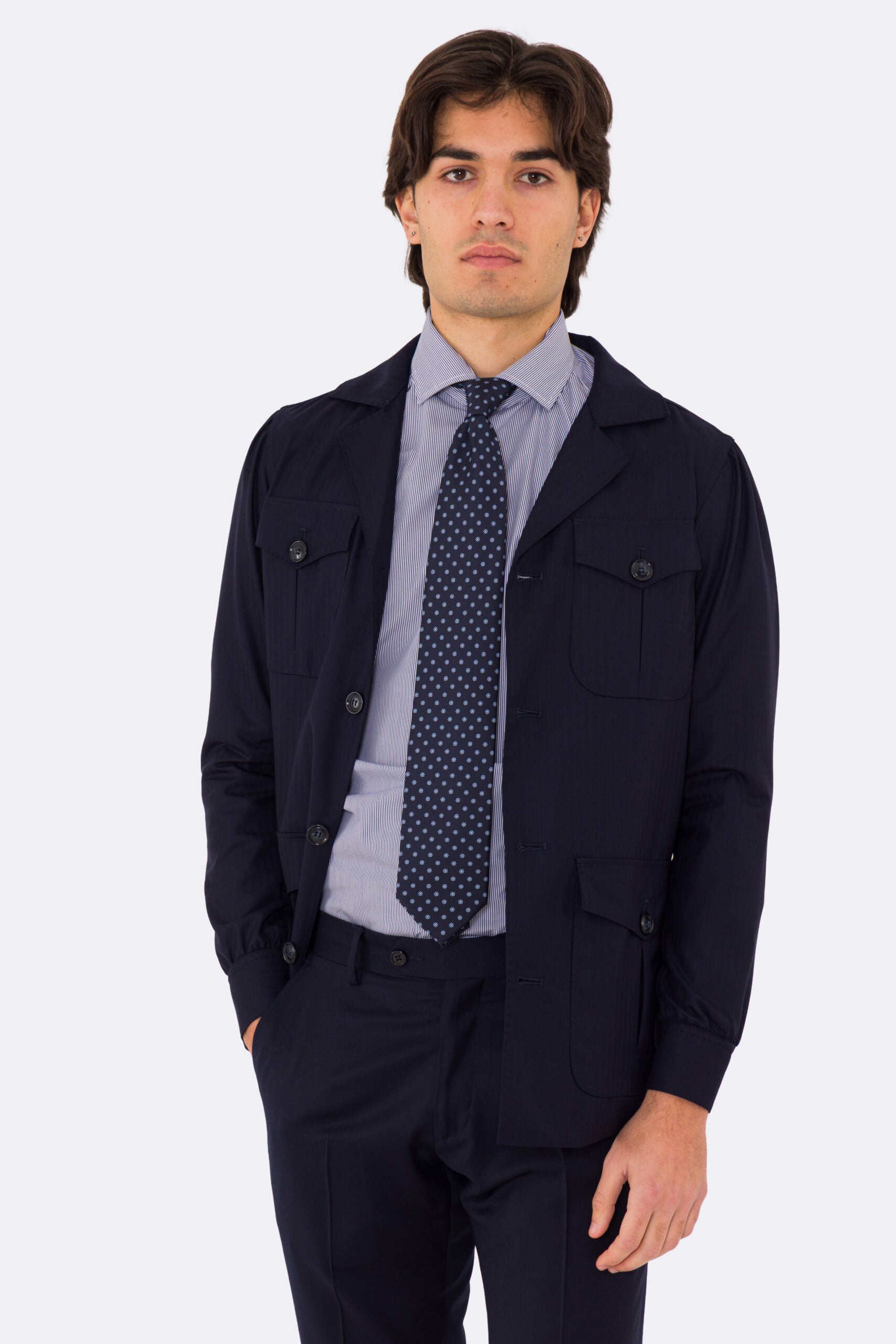 Sahariana spigato blu navy fresco lana Sartoria Carillo tessuti super 150's con tasche a toppa con pattina e soffietto e polso camicia