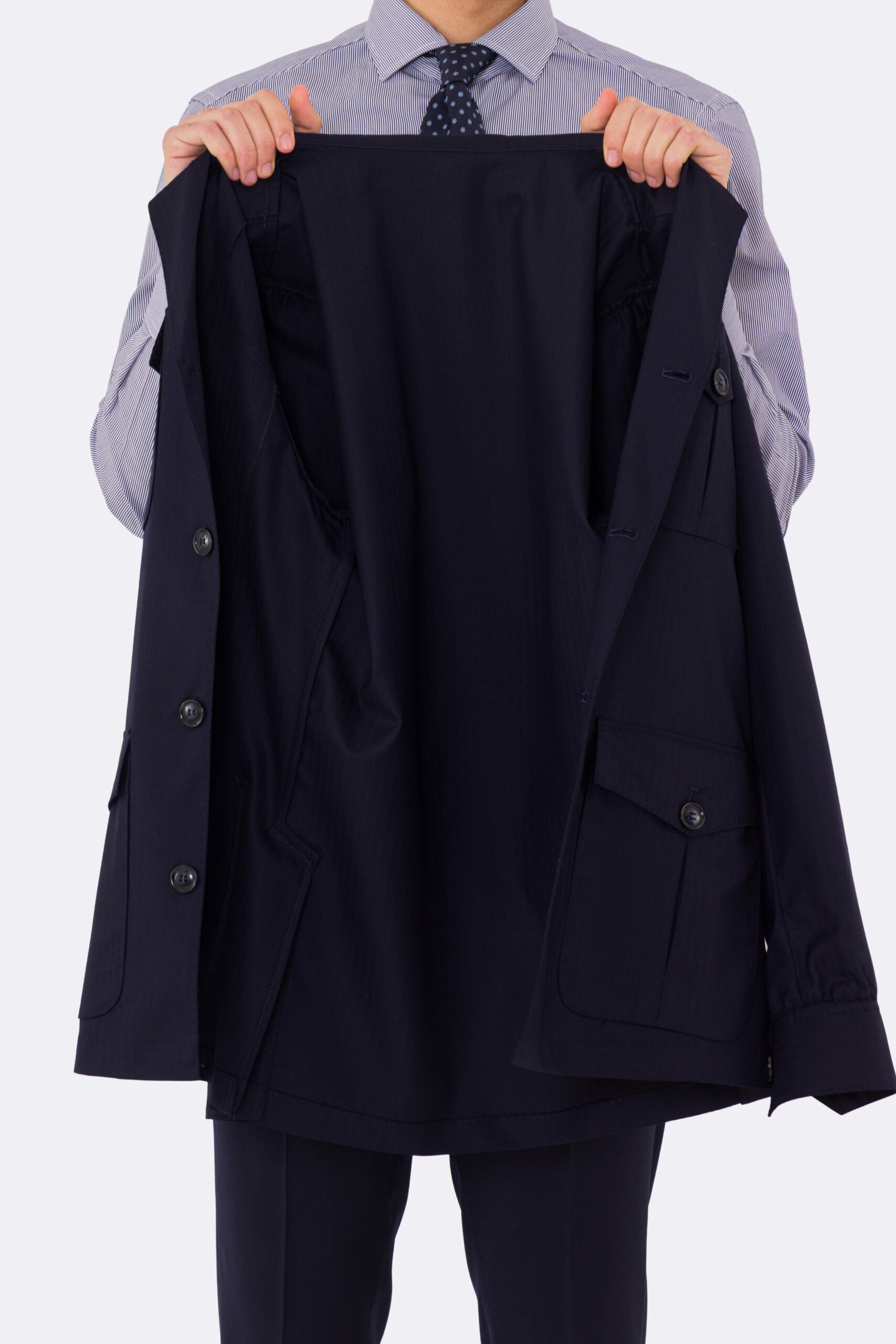 Sahariana spigato blu navy fresco lana Sartoria Carillo tessuti super 150's con tasche a toppa con pattina e soffietto e polso camicia