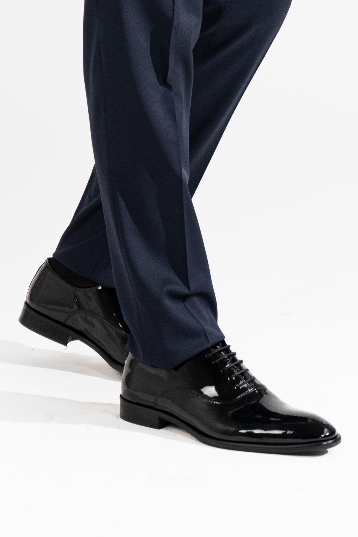 Abito smoking monopetto blu da uomo in fresco lana super 130's Vitale Barberis Canonico con rever a scialle largo in raso con pantalone senza pinces