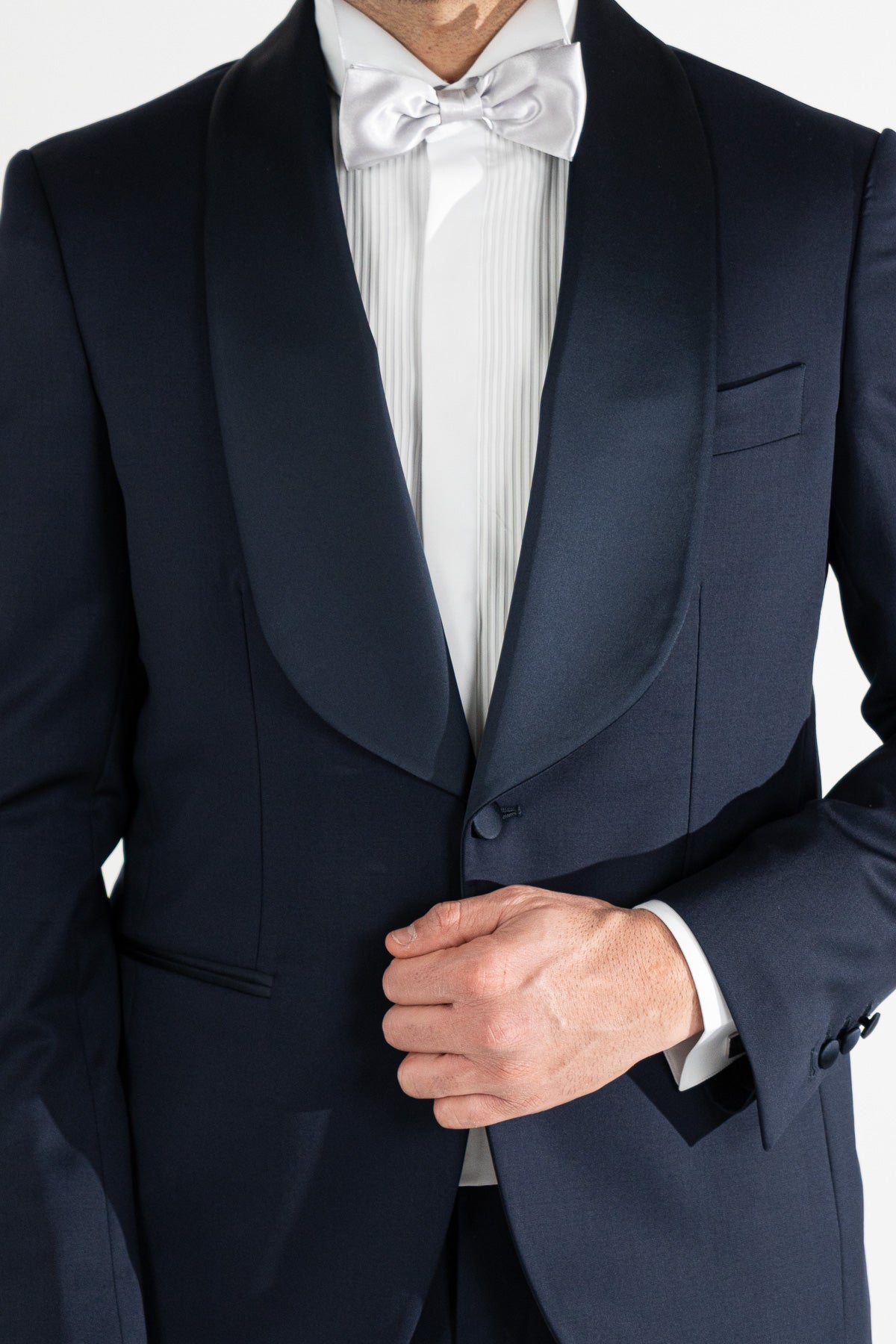 Abito smoking monopetto blu da uomo in fresco lana super 130's Vitale Barberis Canonico con rever a scialle largo in raso con pantalone senza pinces