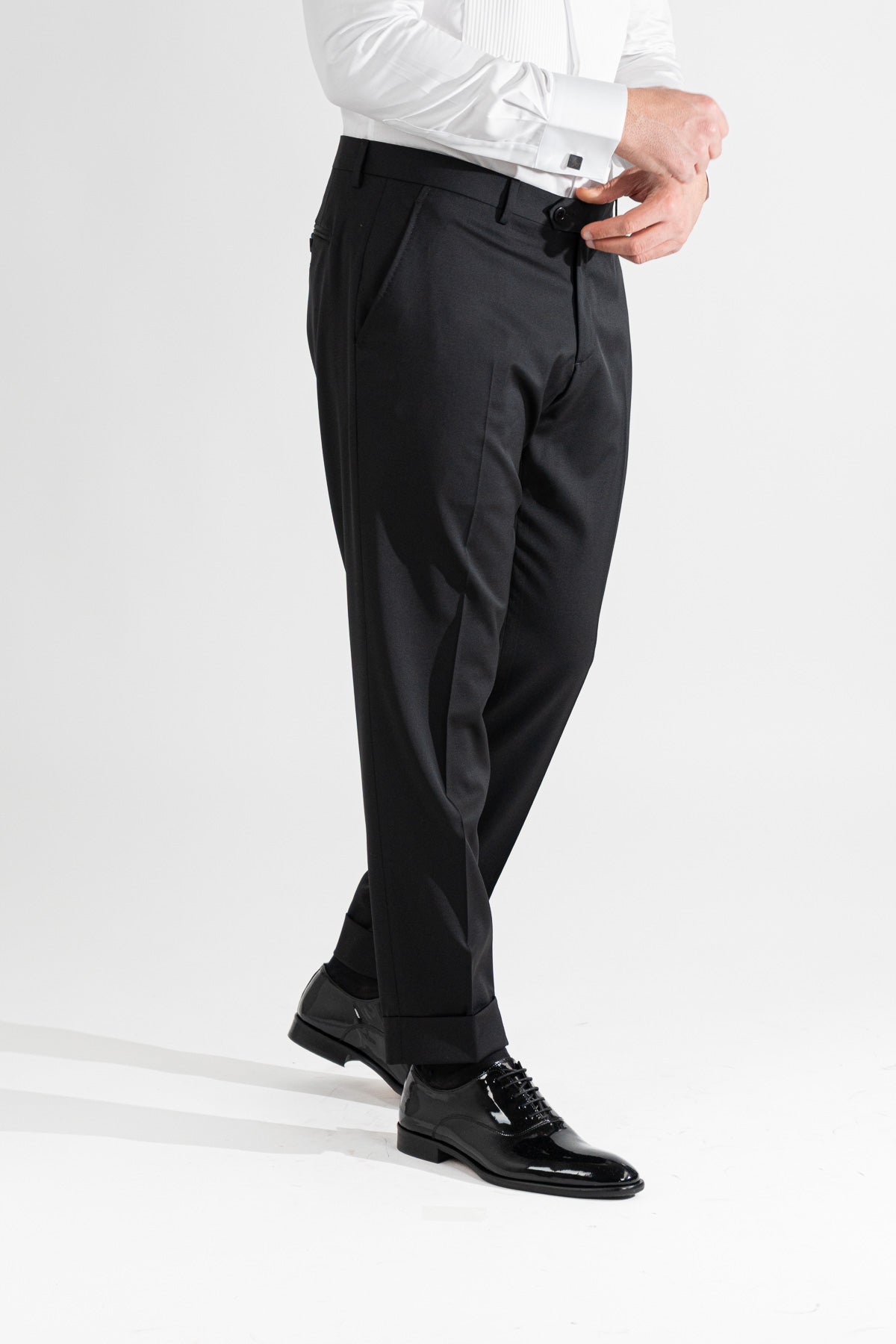 Abito smoking Monopetto nero da uomo in fresco lana super 130's Vitale Barberis Canonico con rever a scialle largo in raso con pantalone senza pinces
