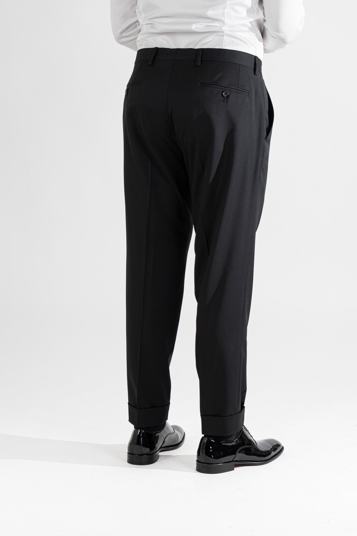 Abito smoking Monopetto nero da uomo in fresco lana super 130's Vitale Barberis Canonico con rever a scialle largo in raso con pantalone senza pinces