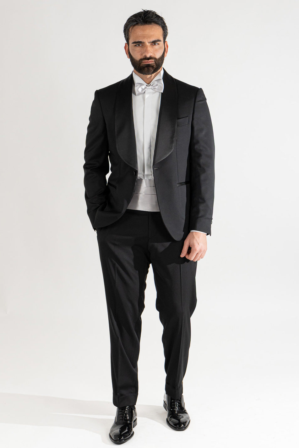 Abito smoking Monopetto nero da uomo in fresco lana super 130's Vitale Barberis Canonico con rever a scialle largo in raso con pantalone senza pinces