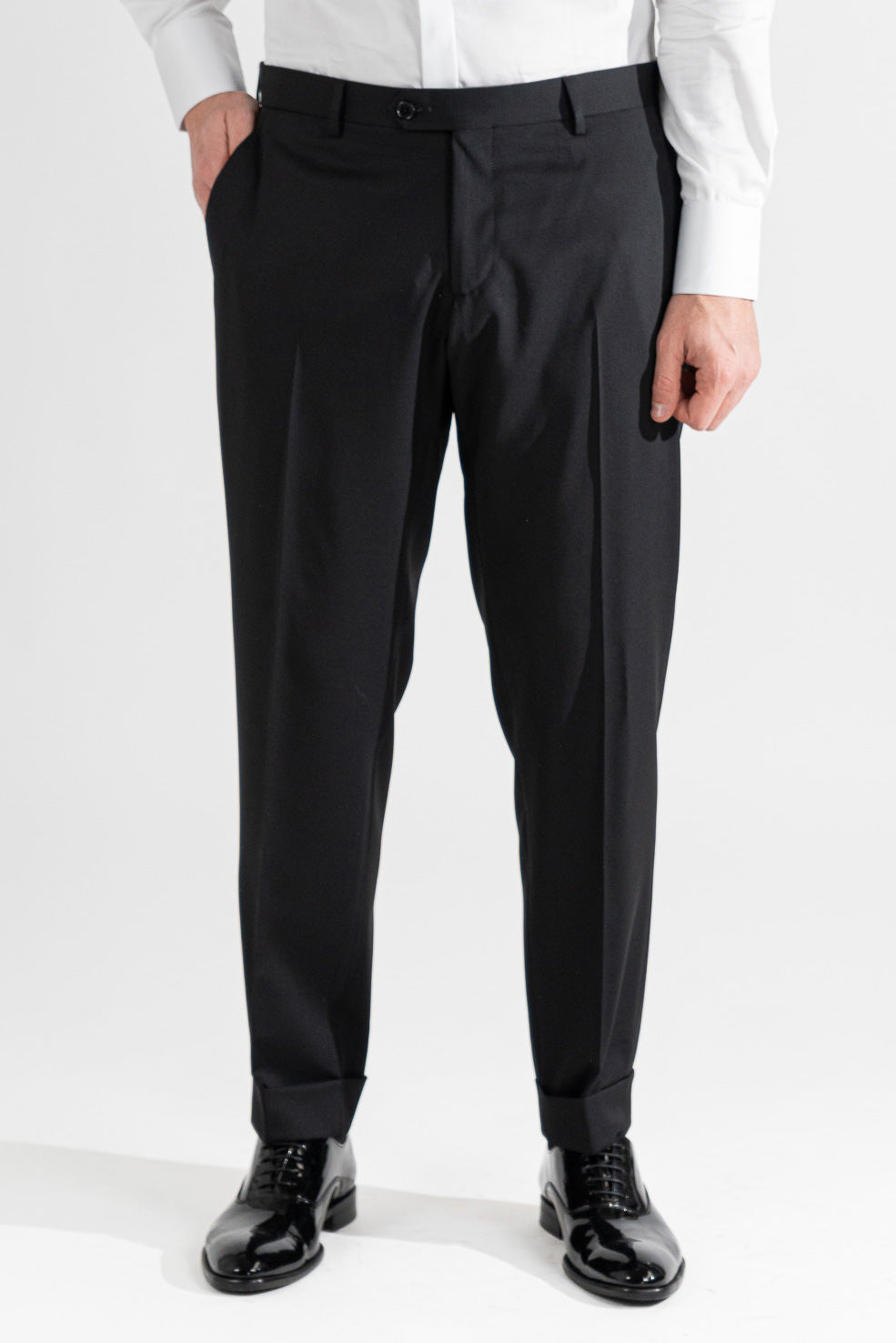 Abito smoking Monopetto nero da uomo in fresco lana super 130's Vitale Barberis Canonico con rever a scialle largo in raso con pantalone senza pinces