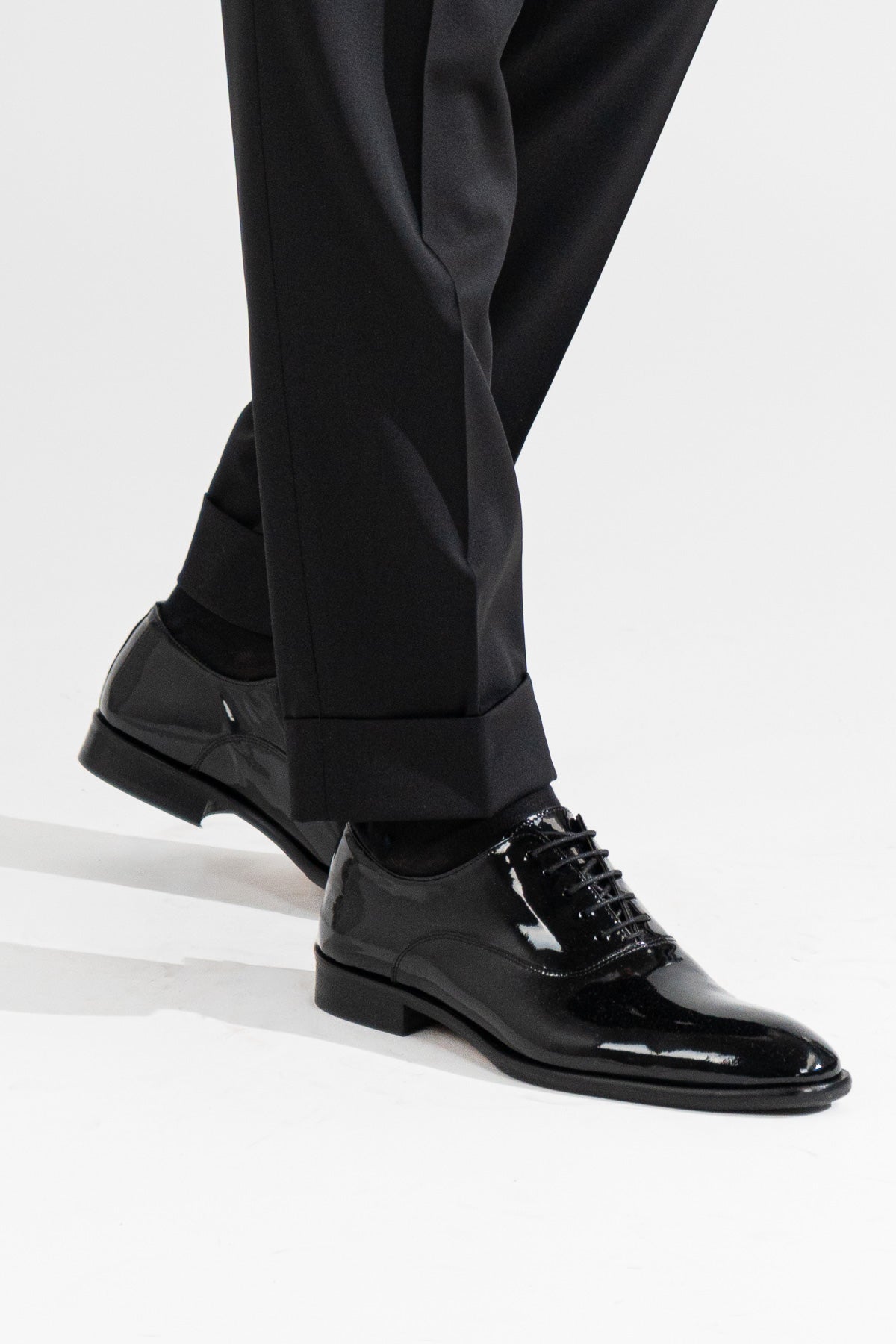 Abito smoking Monopetto nero da uomo in fresco lana super 130's Vitale Barberis Canonico con rever a scialle largo in raso con pantalone senza pinces