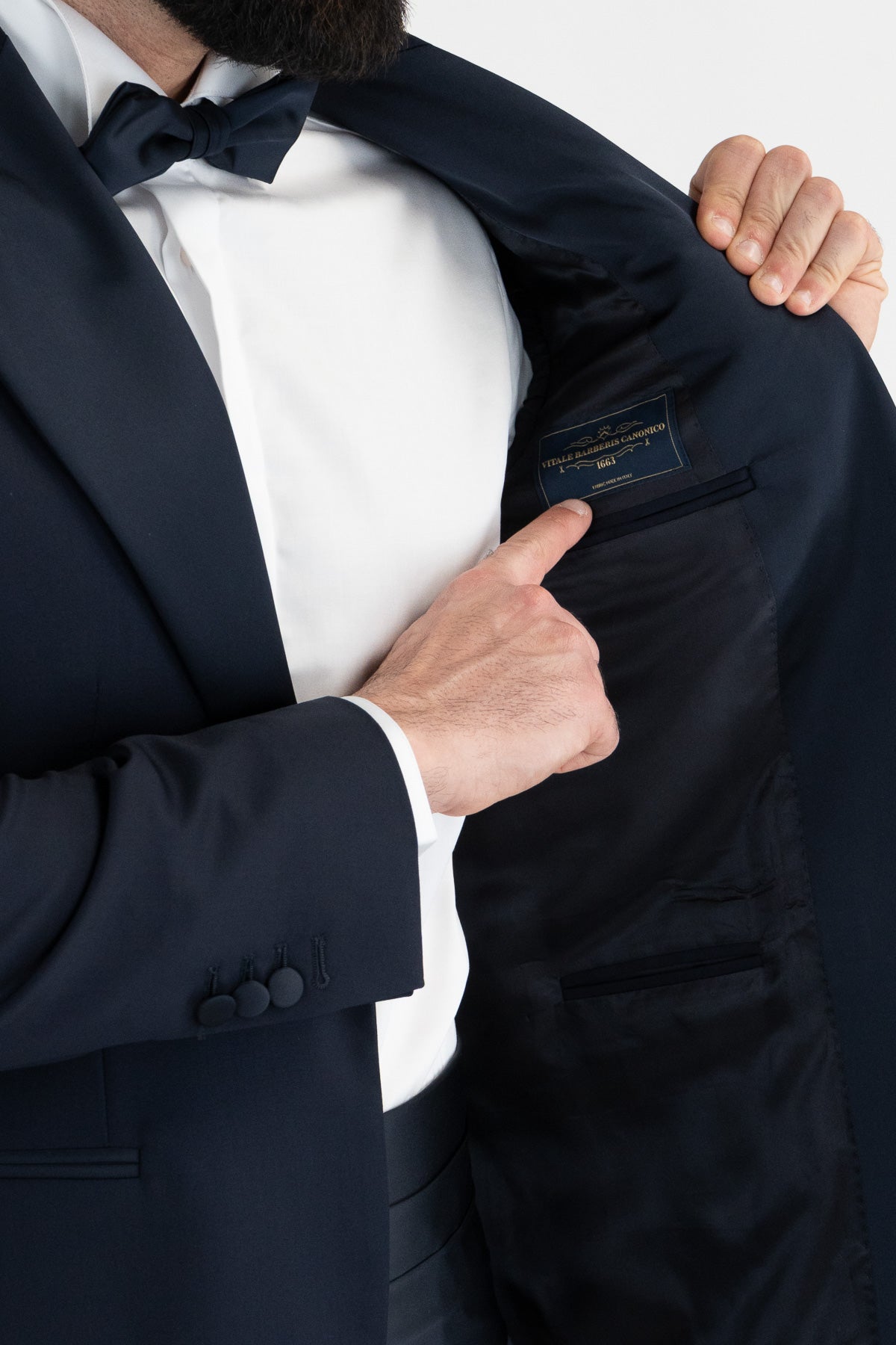Abito smoking monopetto blu da uomo in fresco lana super 130's Vitale Barberis Canonico con rever a lancia largo in raso con pantalone senza pinces