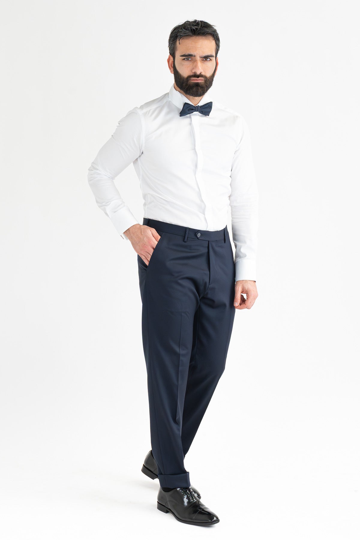 Abito smoking monopetto blu da uomo in fresco lana super 130's Vitale Barberis Canonico con rever a lancia largo in raso con pantalone senza pinces