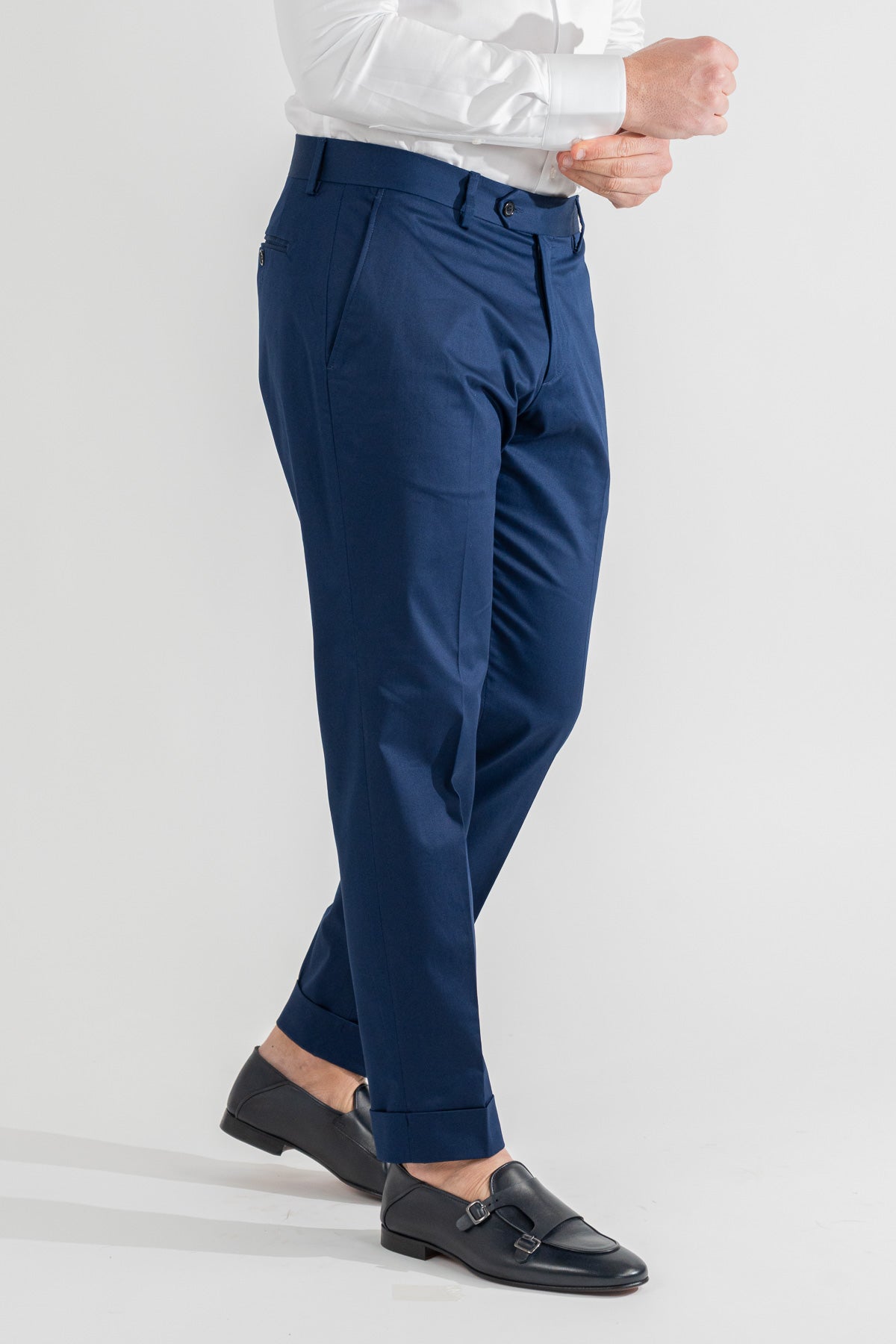 Pantalone uomo blu senza pinces tasca america in cotone leggermente elastico risvolto 5cm made in italy