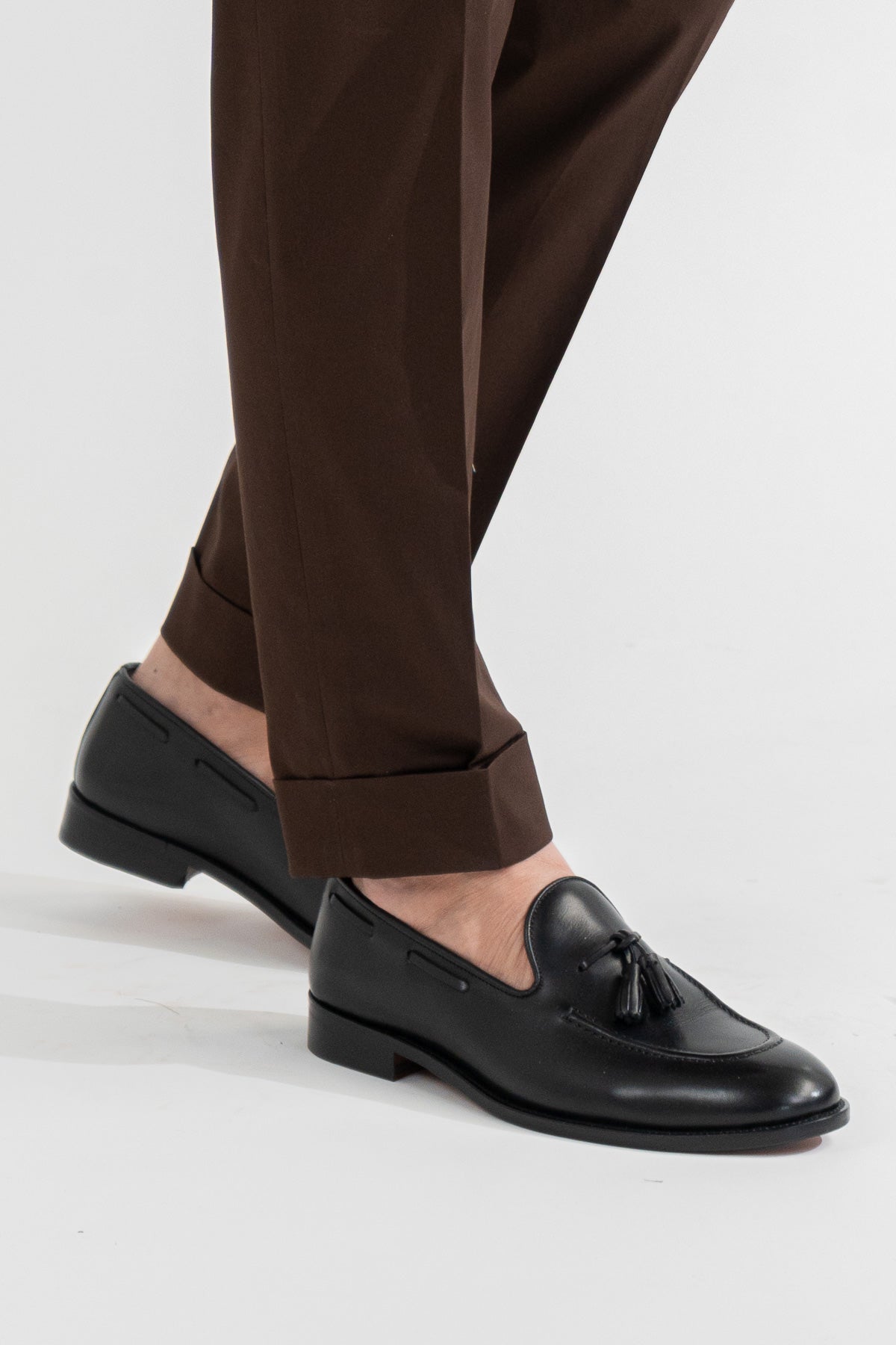 Pantalone uomo marrone senza pinces tasca america in cotone leggermente elastico risvolto 5cm made in italy