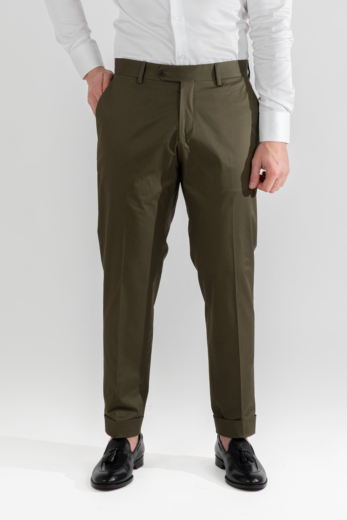 Pantalone uomo verde militare senza pinces tasca america in cotone leggermente elastico risvolto 5cm made in italy