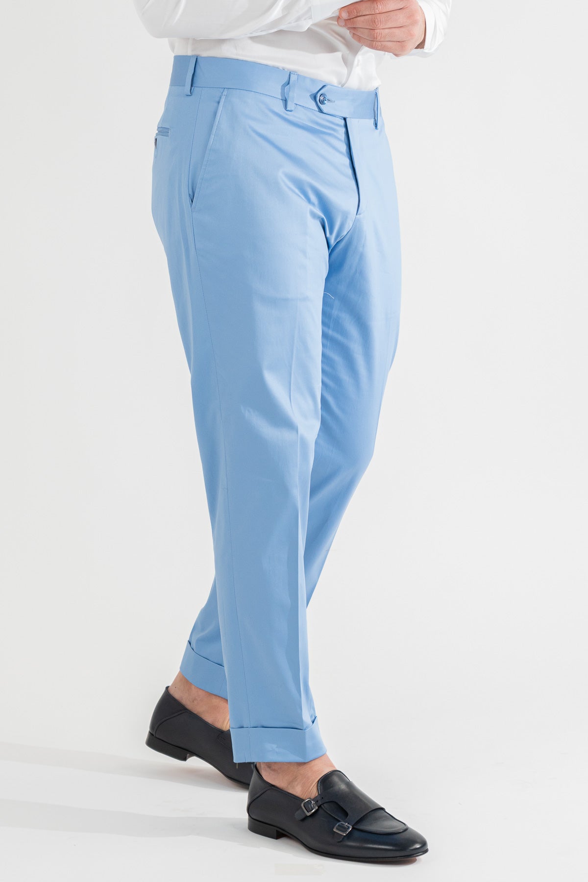 Pantalone uomo celeste senza pinces tasca america in cotone leggermente elastico risvolto 5cm made in italy