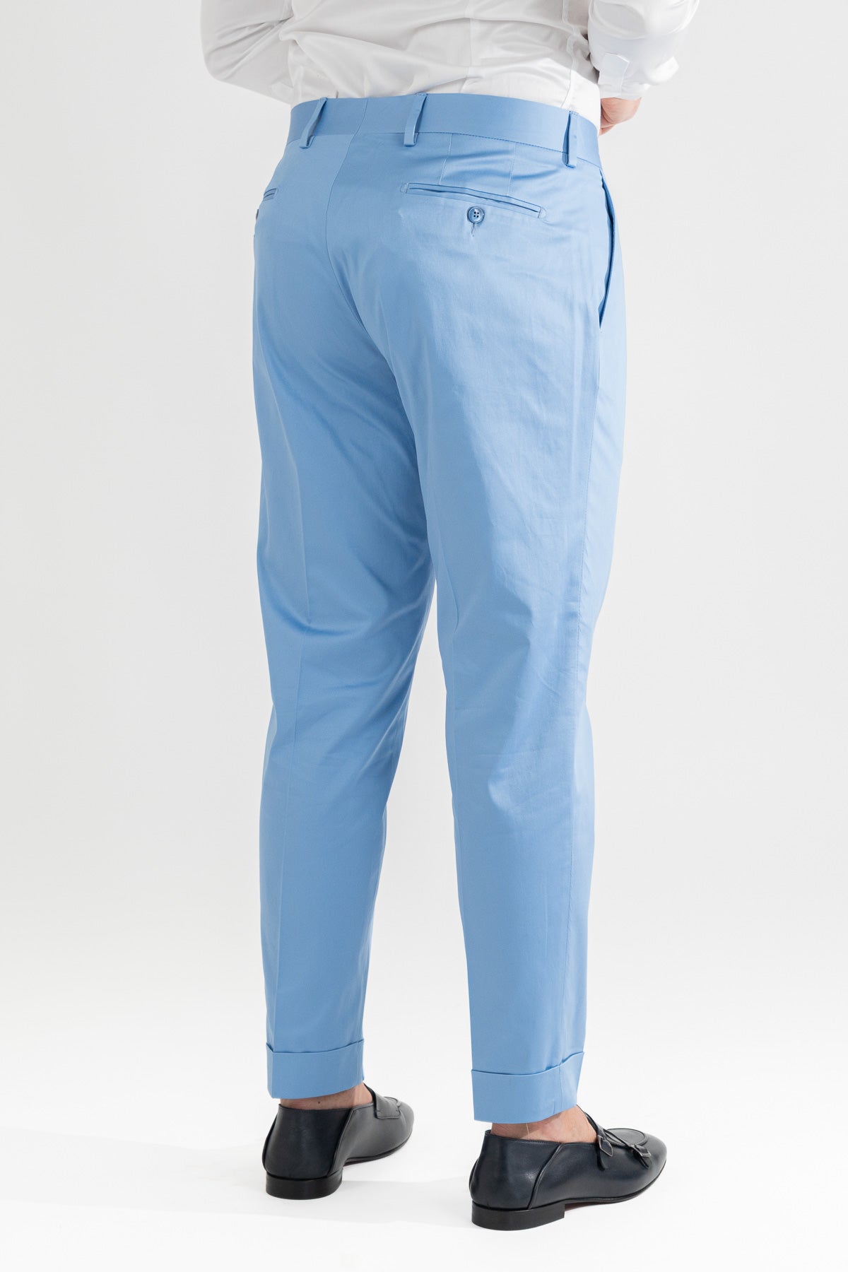 Pantalone uomo celeste senza pinces tasca america in cotone leggermente elastico risvolto 5cm made in italy