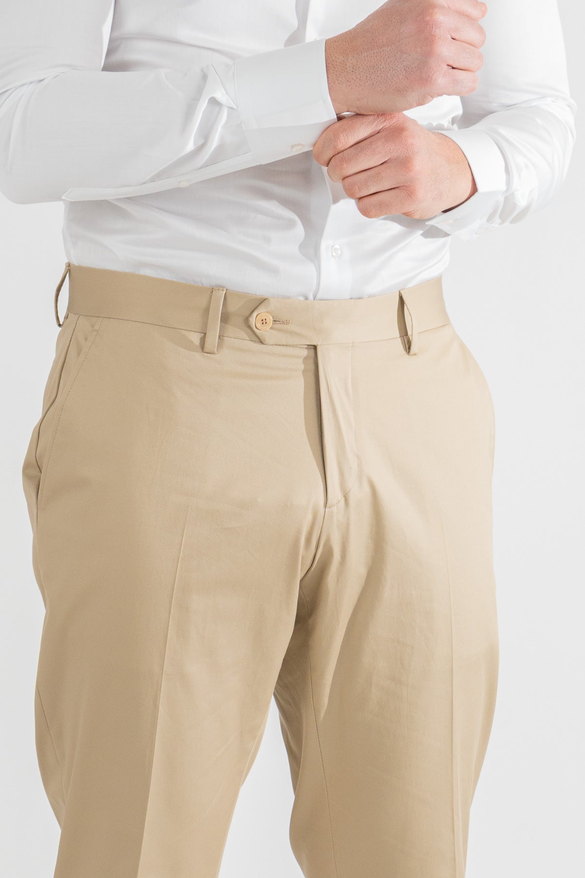 Pantalone uomo beige senza pinces tasca america in cotone leggermente elastico risvolto 5cm made in italy