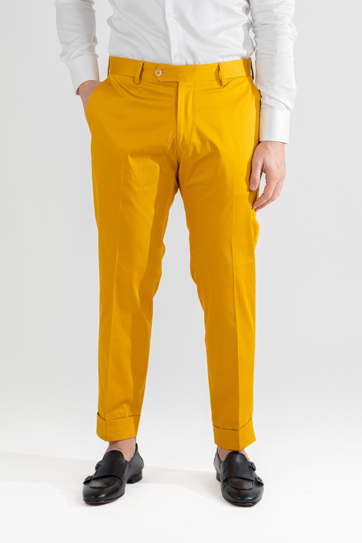 Pantalone uomo ocra senza pinces tasca america in cotone leggermente elastico risvolto 5cm made in italy