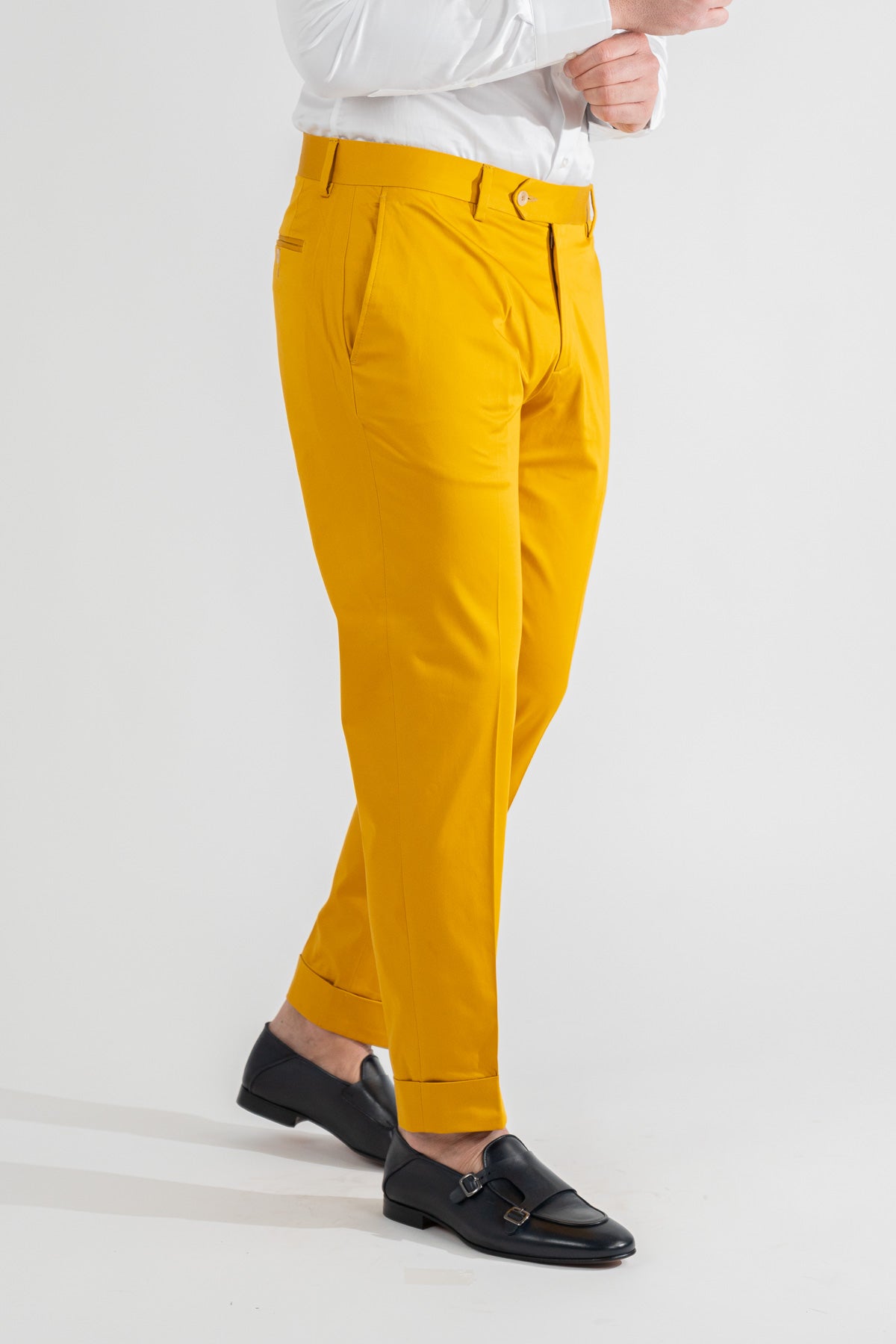 Pantalone uomo ocra senza pinces tasca america in cotone leggermente elastico risvolto 5cm made in italy