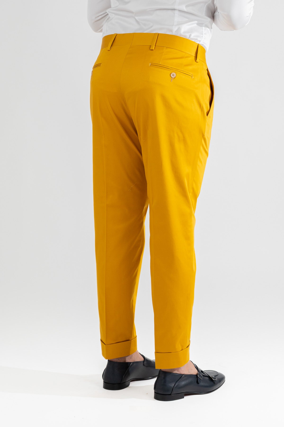 Pantalone uomo ocra senza pinces tasca america in cotone leggermente elastico risvolto 5cm made in italy