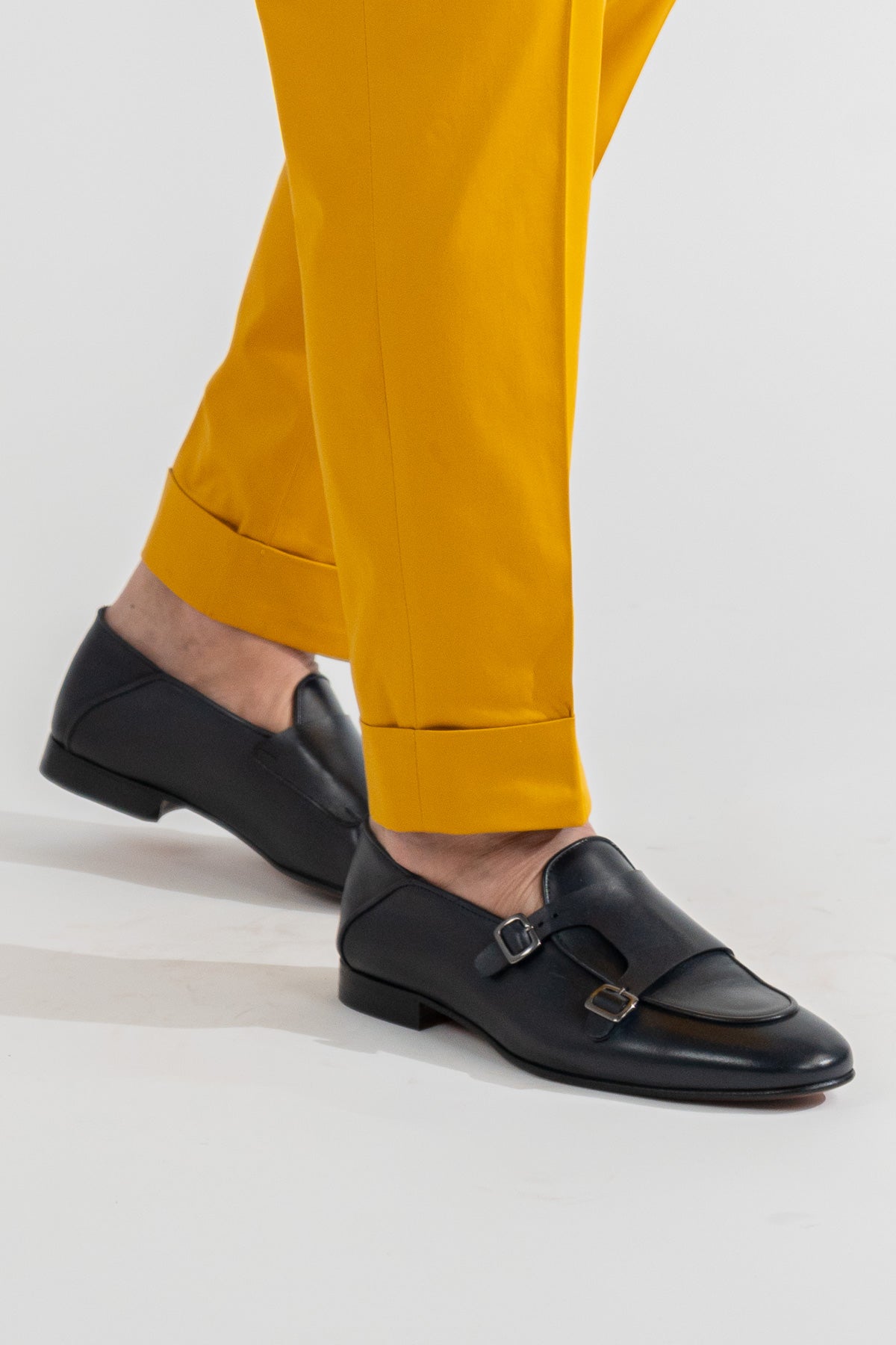 Pantalone uomo ocra senza pinces tasca america in cotone leggermente elastico risvolto 5cm made in italy