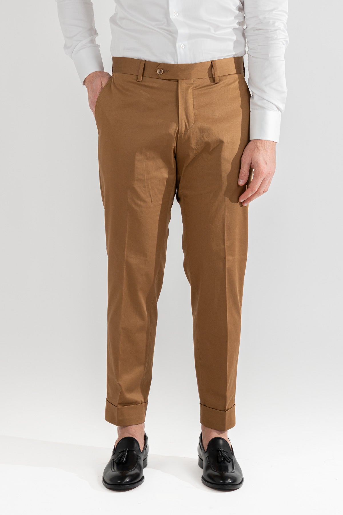 Pantalone uomo coccio senza pinces tasca america in cotone leggermente elastico risvolto 5cm made in italy