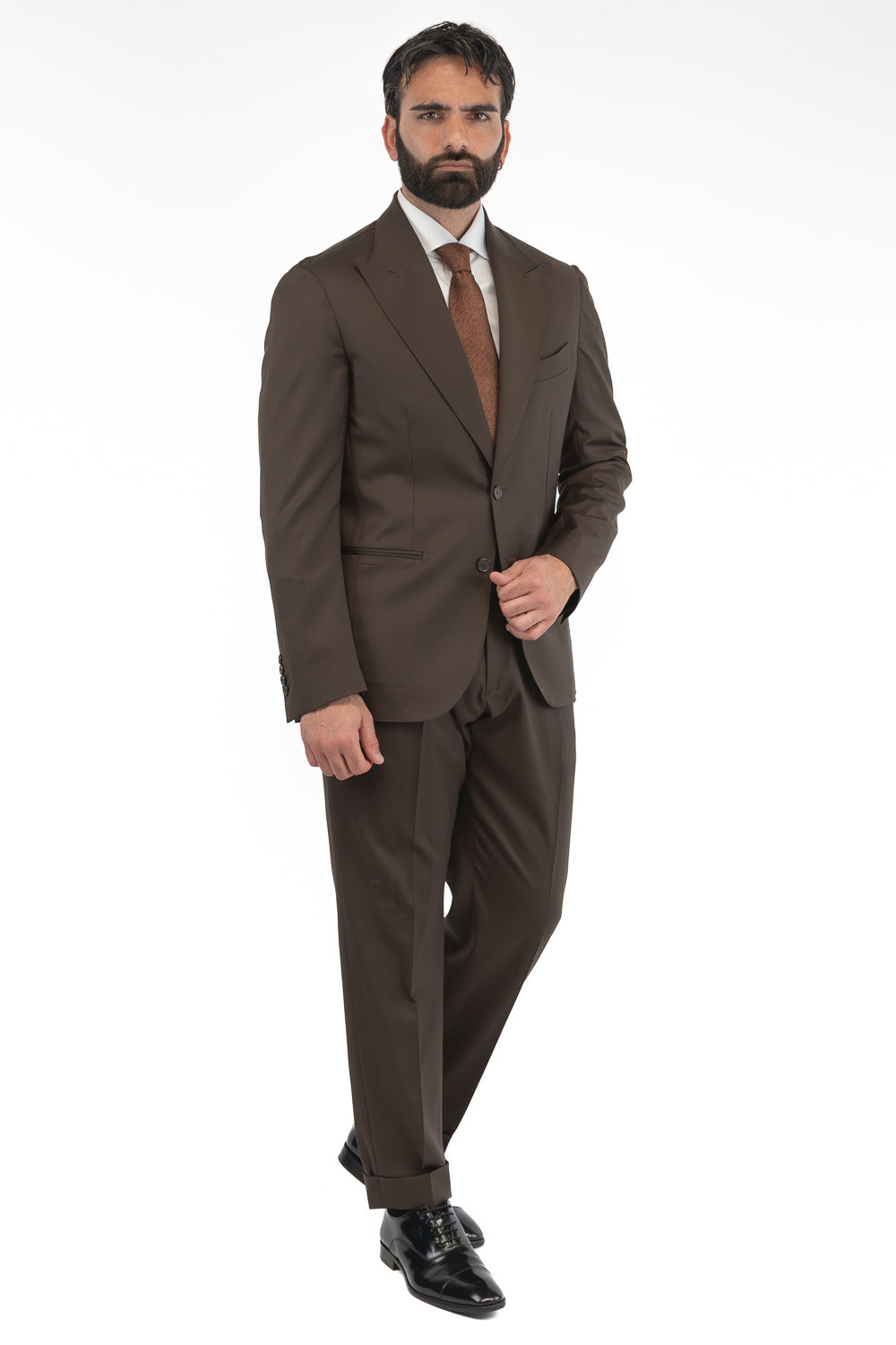 Abito uomo Monopetto marrone fresco lana super 110's Tessuti in esclusiva Sartoria Carillo completamente sfoderato con Rever a lancia e tasche a filetto