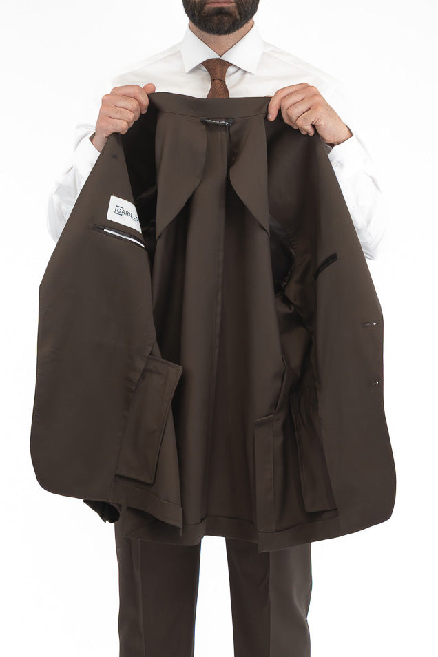 Abito uomo Monopetto marrone fresco lana super 110's Tessuti in esclusiva Sartoria Carillo completamente sfoderato con Rever a lancia e tasche a filetto