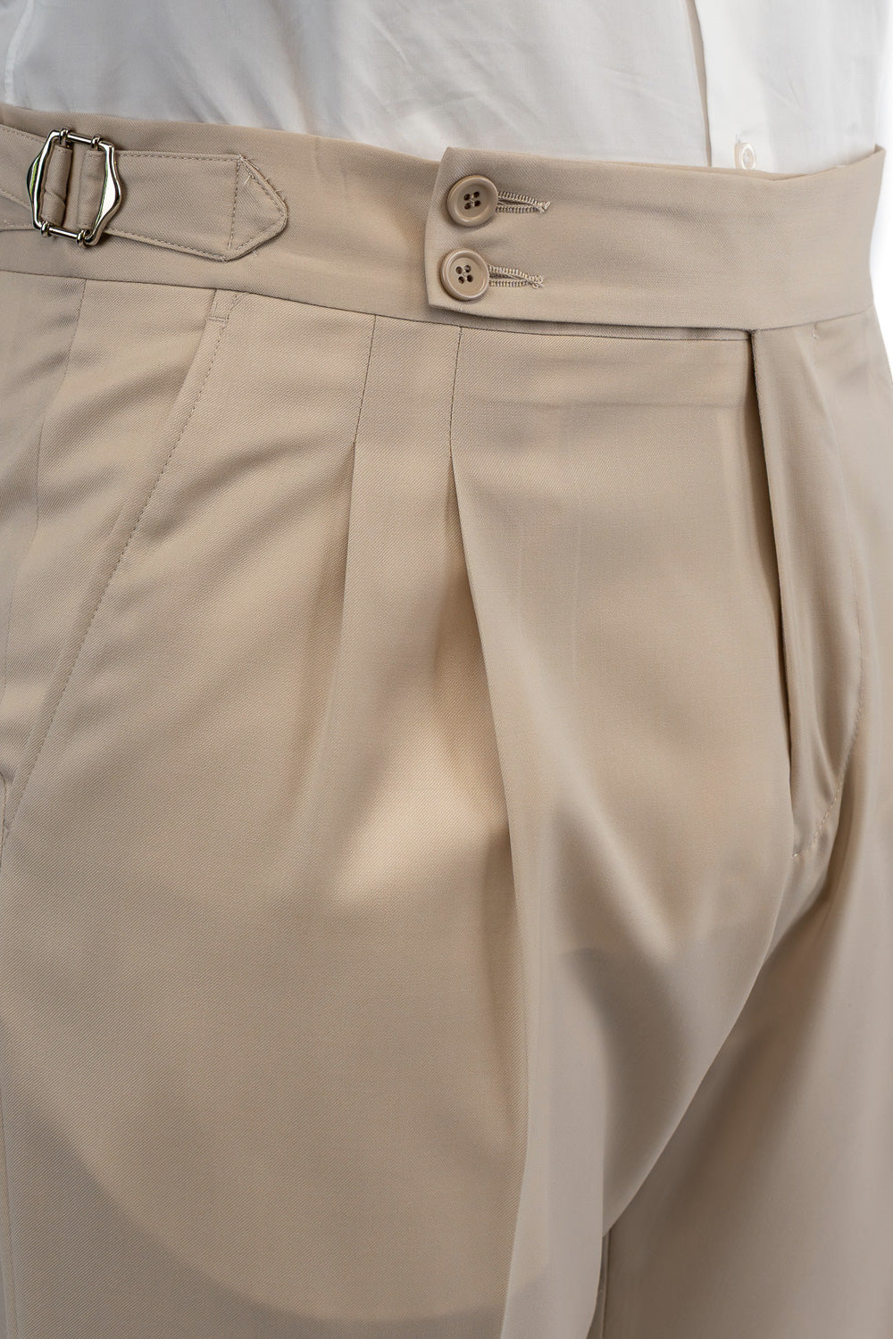 Abito uomo Monopetto beige fresco lana super 110's Tessuti in esclusiva Sartoria Carillo completamente sfoderato con Rever a lancia e tasche a filetto