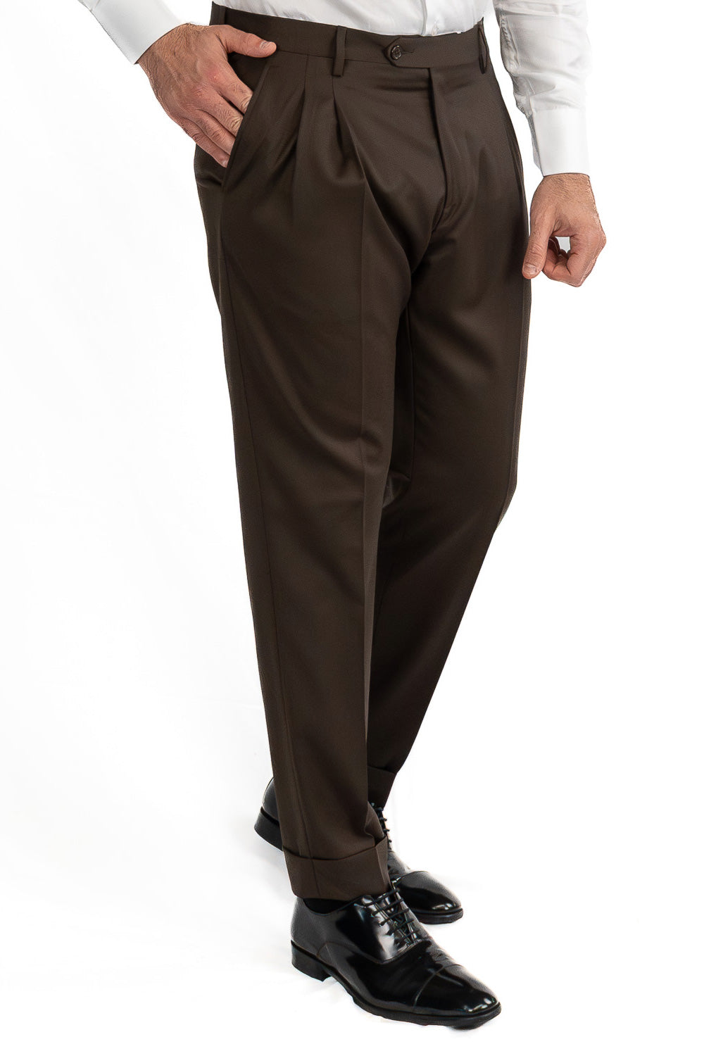 Abito uomo Doppiopetto marrone fresco lana super 110's Tessuti in esclusiva Sartoria Carillo completamente sfoderato con Rever a lancia e tasche a filetto