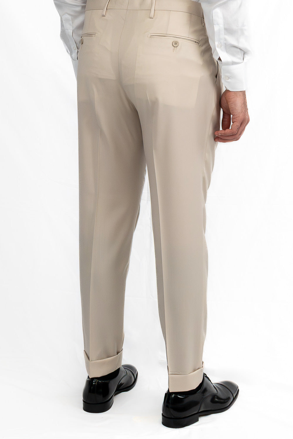 Abito uomo Doppiopetto beige fresco lana super 110's Tessuti in esclusiva Sartoria Carillo completamente sfoderato con Rever a lancia e tasche a filetto