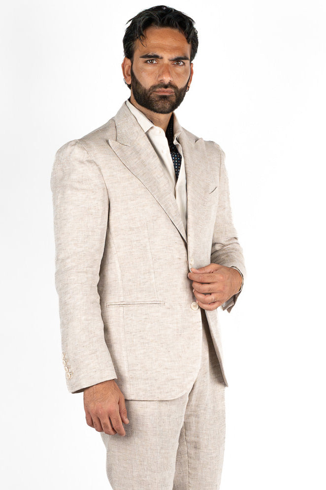 Abito uomo Monopetto Beige in lino e seta sfoderata Rever classico 11 cm tasche a toppe e pantalone vita alta con fibbie laterali